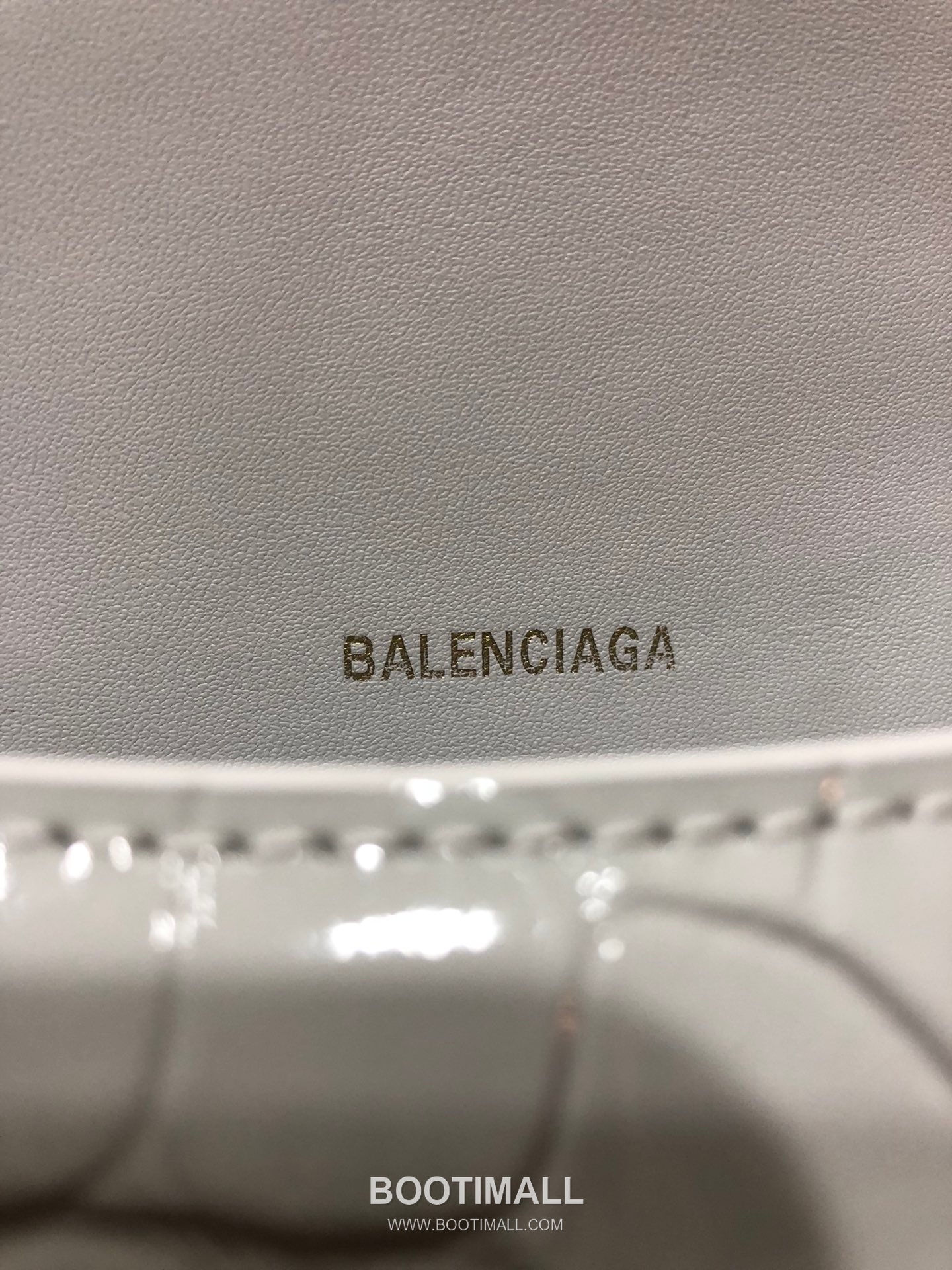 Balenciaga Hourglass Crocodile Embossed Leather Top Handle Bag 발렌시아가 아워글래스 크로커다일 엠보싱 가죽 탑핸들 백 24cm 9