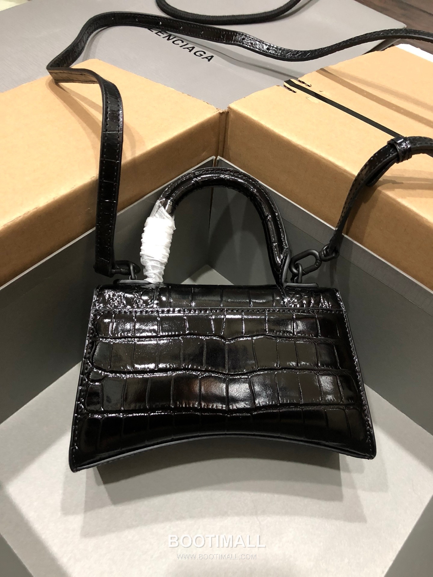 Balenciaga Hourglass Crocodile Embossed Leather Top Handle Bag 발렌시아가 아워글래스 크로커다일 엠보싱 가죽 탑핸들 백 24cm 2