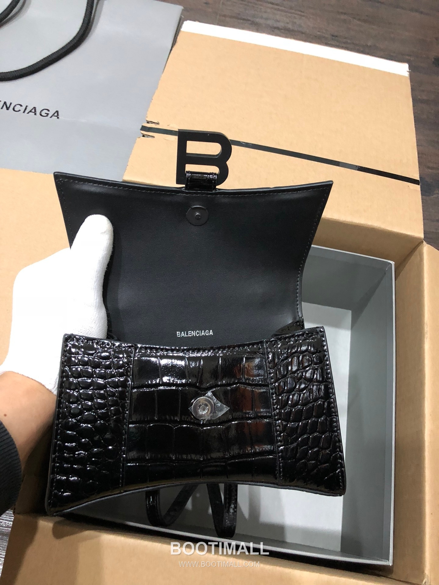 Balenciaga Hourglass Crocodile Embossed Leather Top Handle Bag 발렌시아가 아워글래스 크로커다일 엠보싱 가죽 탑핸들 백 24cm 7