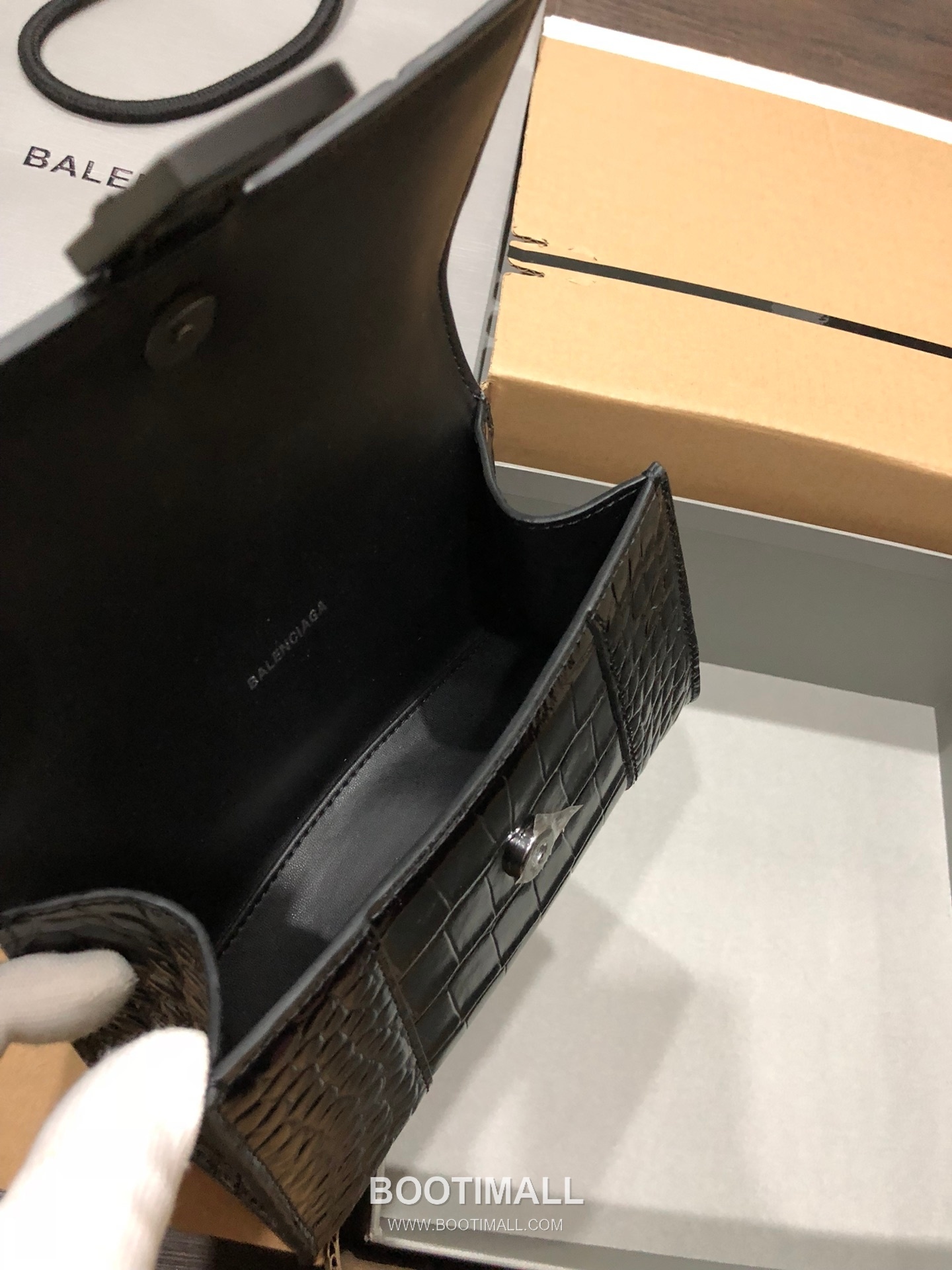 Balenciaga Hourglass Crocodile Embossed Leather Top Handle Bag 발렌시아가 아워글래스 크로커다일 엠보싱 가죽 탑핸들 백 24cm 8