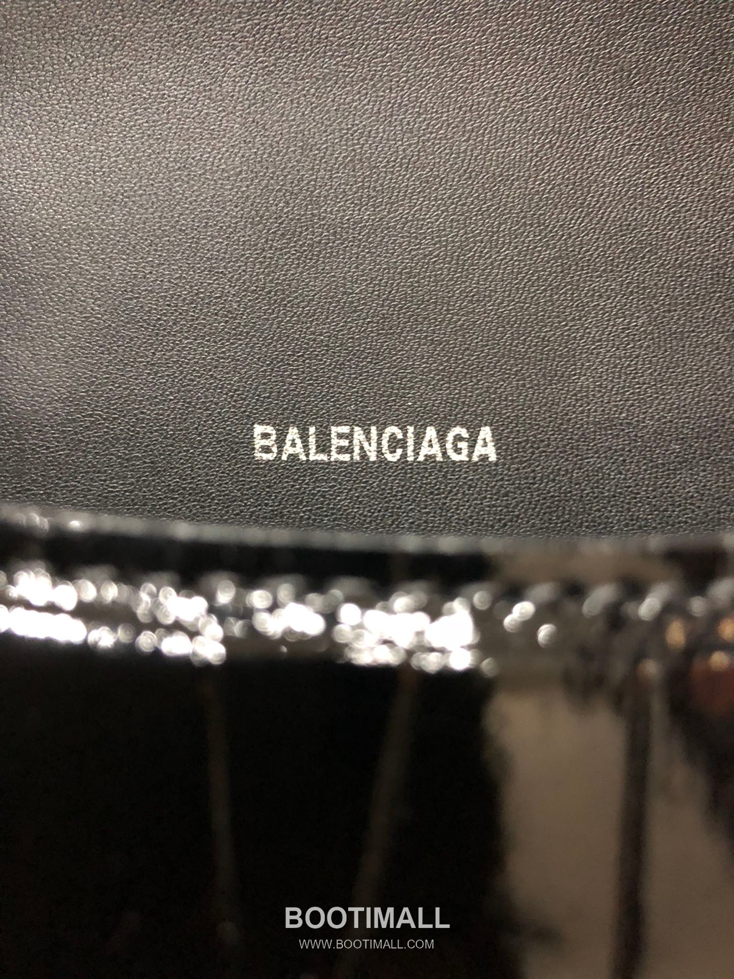 Balenciaga Hourglass Crocodile Embossed Leather Top Handle Bag 발렌시아가 아워글래스 크로커다일 엠보싱 가죽 탑핸들 백 24cm 9