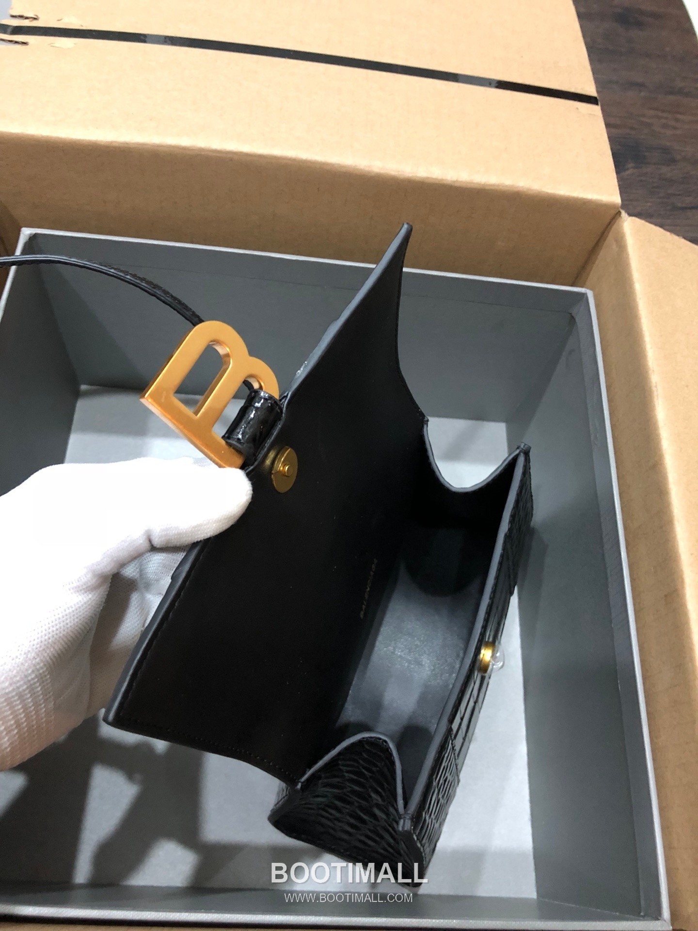 Balenciaga Hourglass Crocodile Embossed Leather Top Handle Bag 발렌시아가 아워글래스 크로커다일 엠보싱 가죽 탑핸들 백 24cm 18