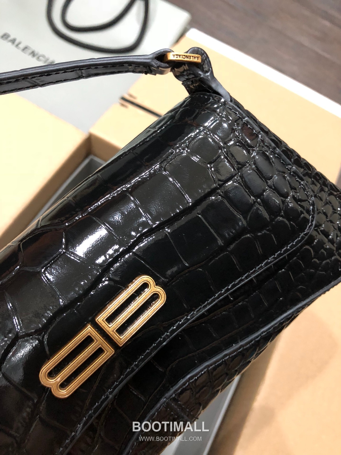 Balenciaga XX Flap Croc-Embossed Leather Black Shoulder Bag 발렌시아가 XX 플랩 크로커 엠보스드 레더 블랙 숄더백 27cm 9