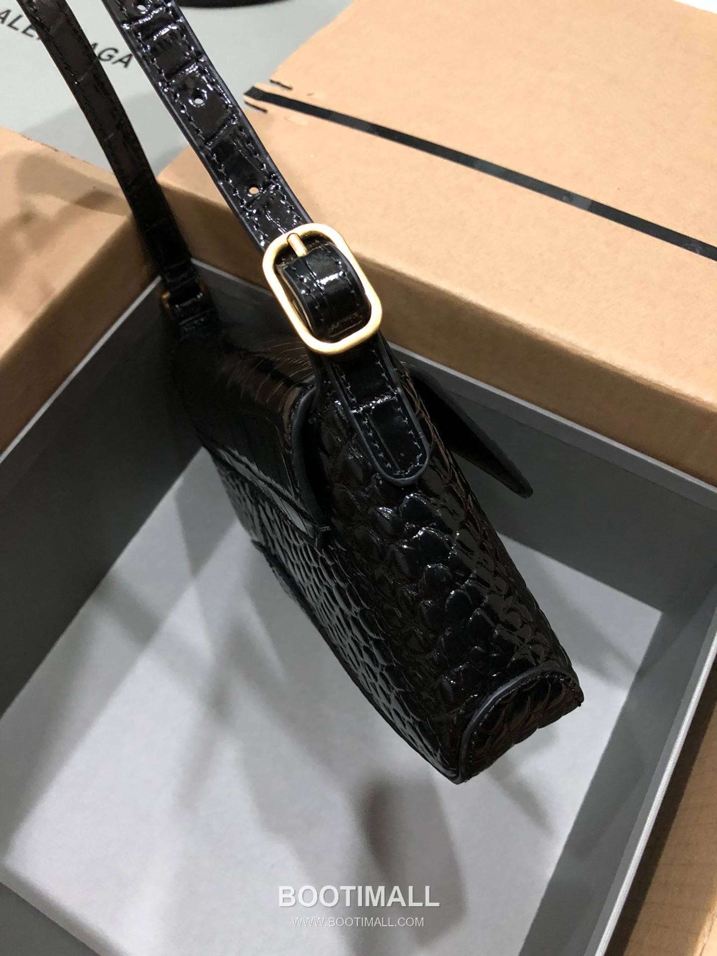 Balenciaga XX Flap Croc-Embossed Leather Black Shoulder Bag 발렌시아가 XX 플랩 크로커 엠보스드 레더 블랙 숄더백 27cm 10