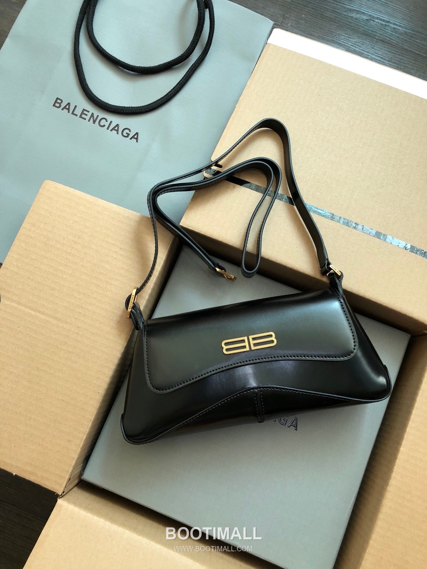 Balenciaga XX Flap Smooth Leather Shoulder Bag 발렌시아가 XX 플랩 스무스 가죽 숄더백 27cm 1