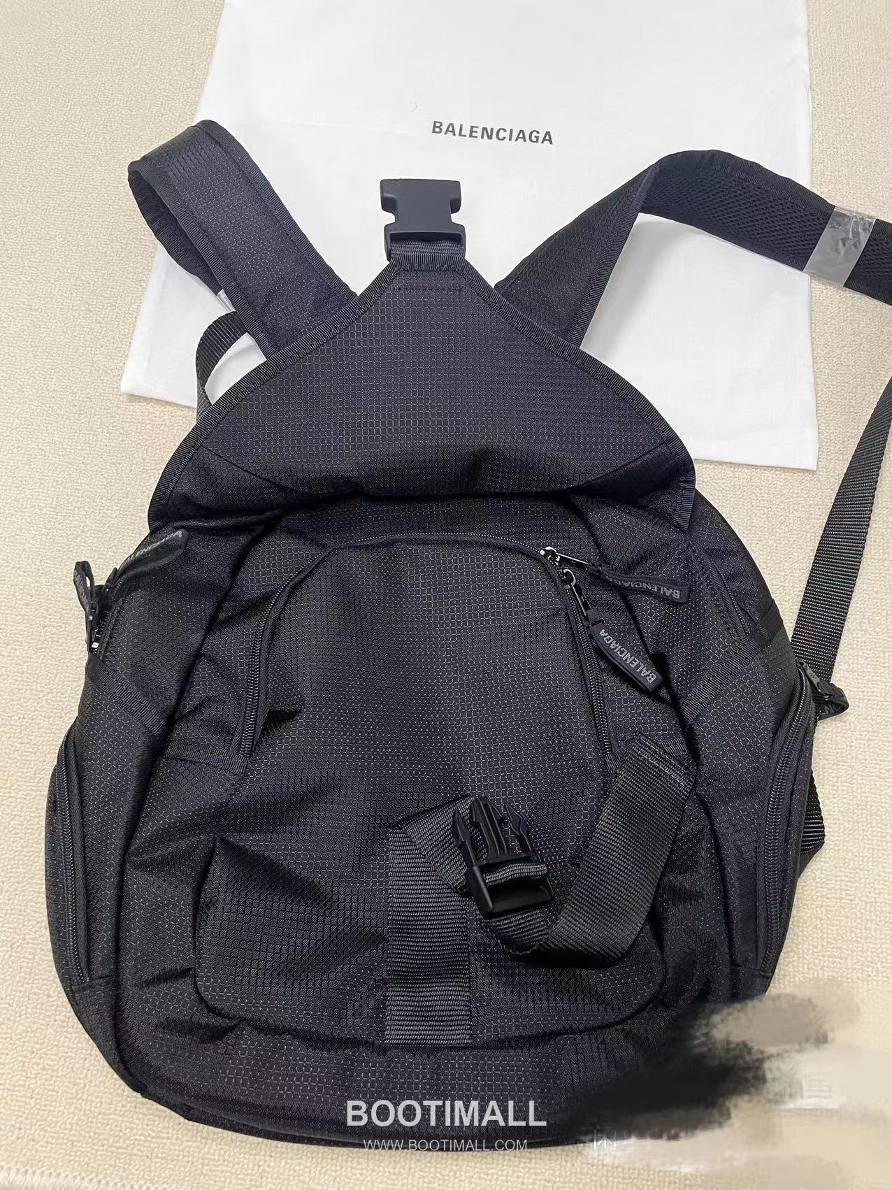 Balenciaga Unity Sports Icon Nylon Black Backpack 발렌시아가 유니티 스포츠 아이콘 나일론 블랙 백팩 37.8cm 12
