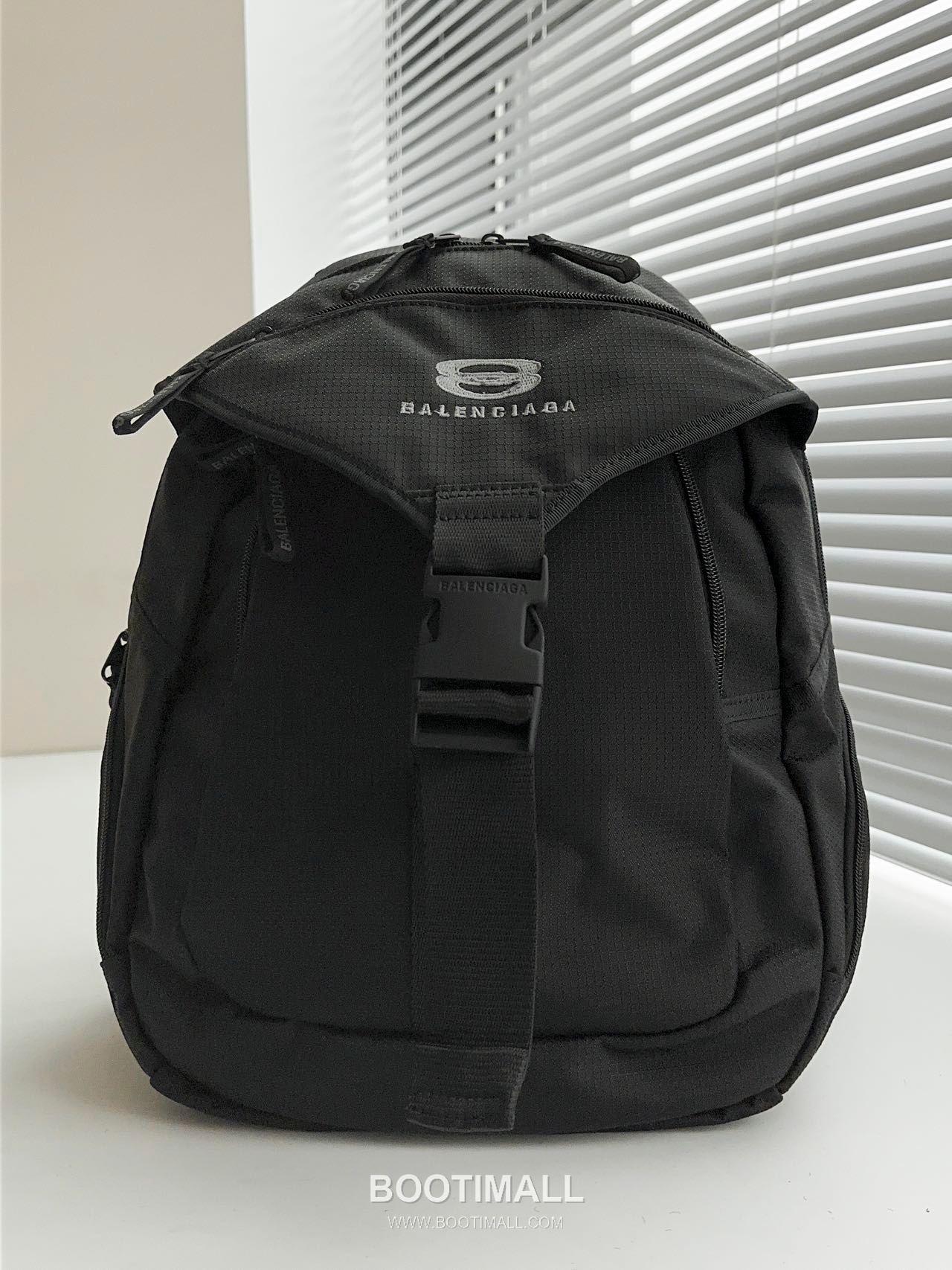 Balenciaga Unity Sports Icon Nylon Black Backpack 발렌시아가 유니티 스포츠 아이콘 나일론 블랙 백팩 37.8cm 16