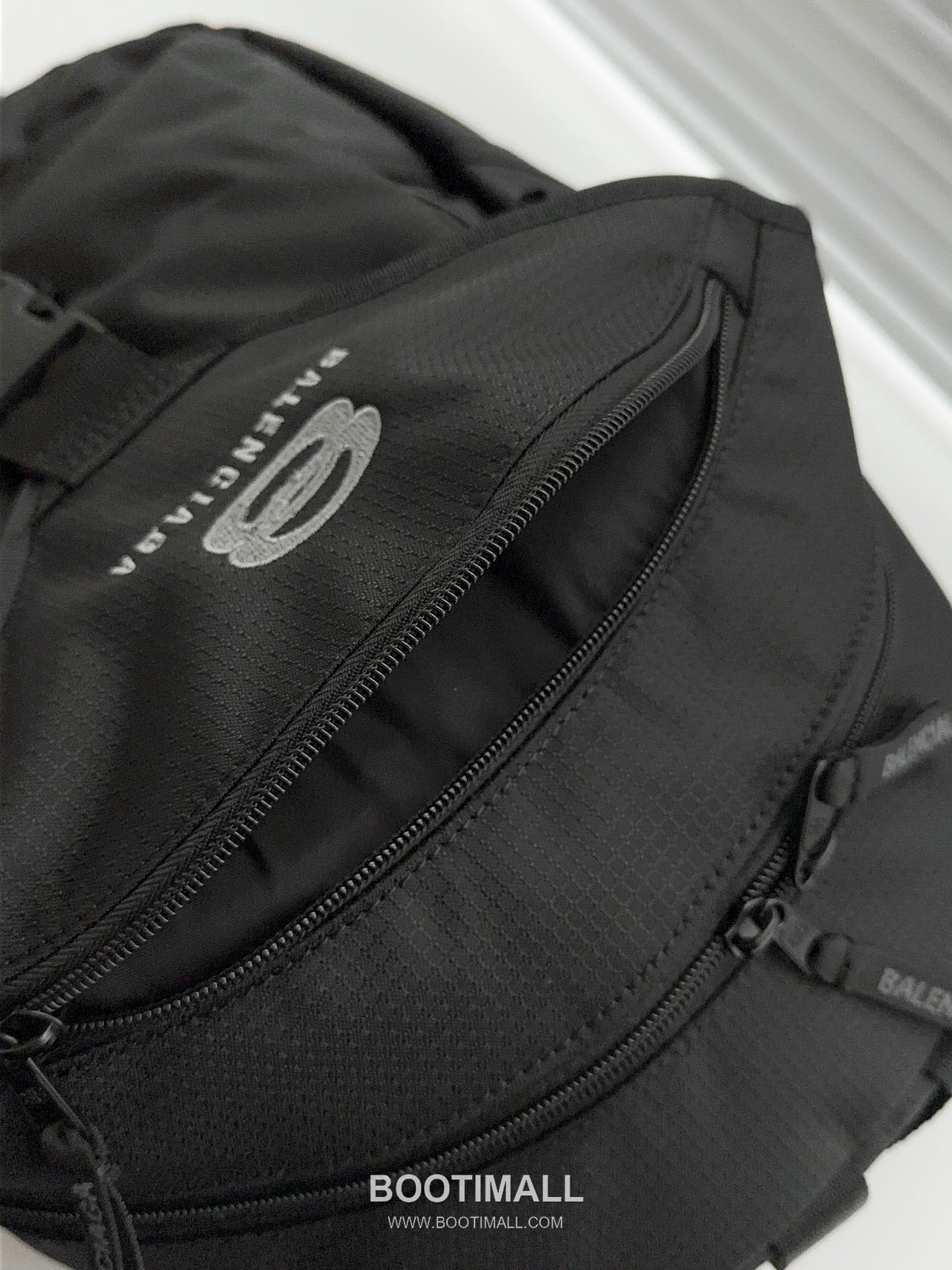 Balenciaga Unity Sports Icon Nylon Black Backpack 발렌시아가 유니티 스포츠 아이콘 나일론 블랙 백팩 37.8cm 18