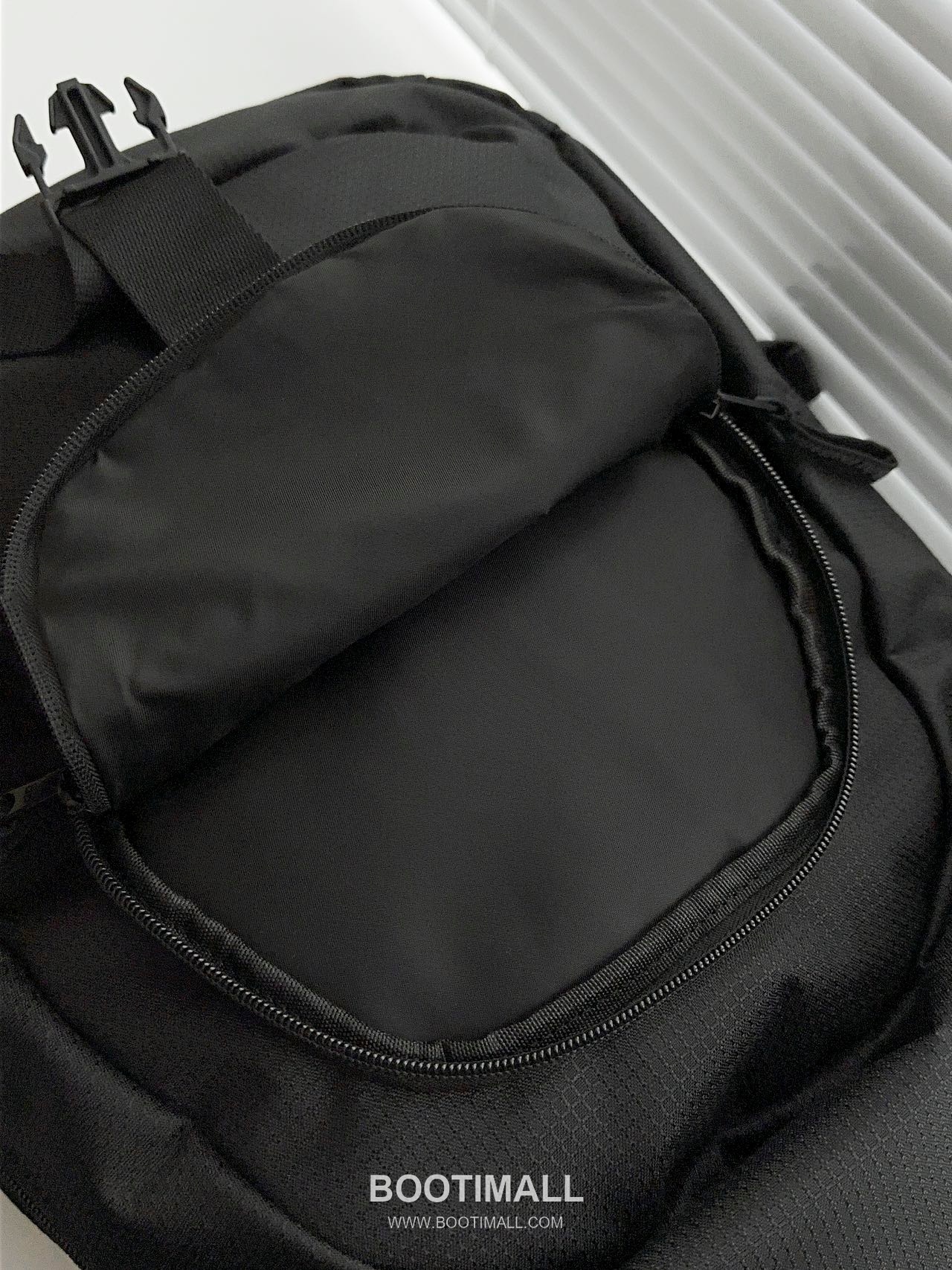 Balenciaga Unity Sports Icon Nylon Black Backpack 발렌시아가 유니티 스포츠 아이콘 나일론 블랙 백팩 37.8cm 20