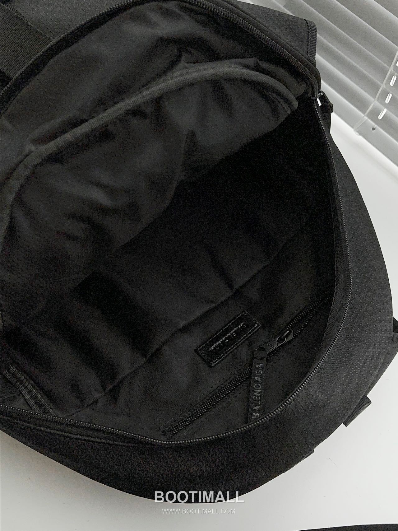 Balenciaga Unity Sports Icon Nylon Black Backpack 발렌시아가 유니티 스포츠 아이콘 나일론 블랙 백팩 37.8cm 21