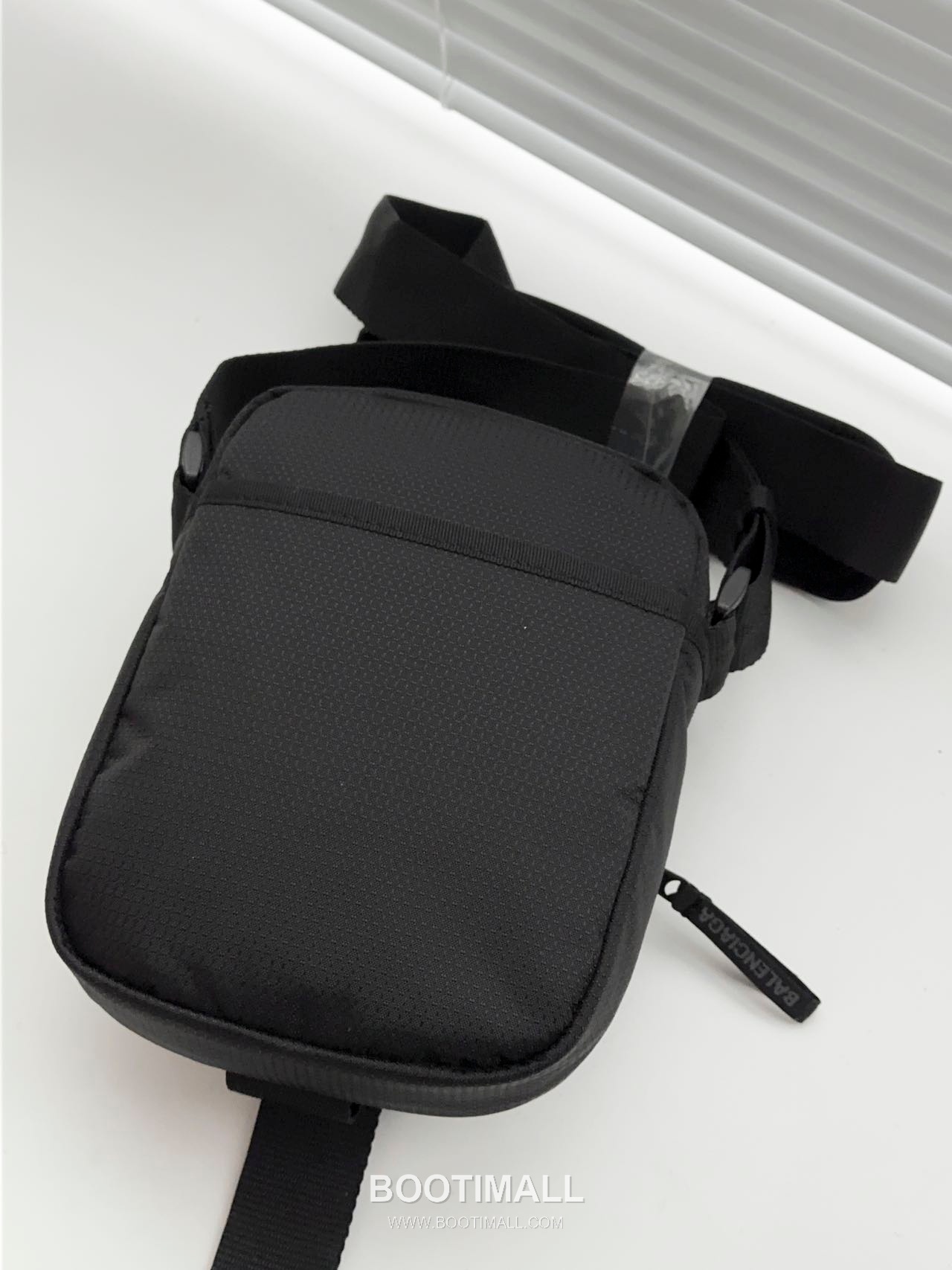 Balenciaga Check Nylon Flap Crossbody Bag 발렌시아가 체크 나일론 플랩 크로스백 21cm 2