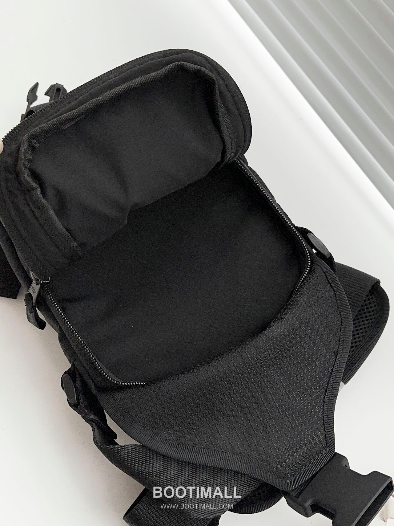 Balenciaga Check Nylon Flap Crossbody Bag 발렌시아가 체크 나일론 플랩 크로스백 21cm 4