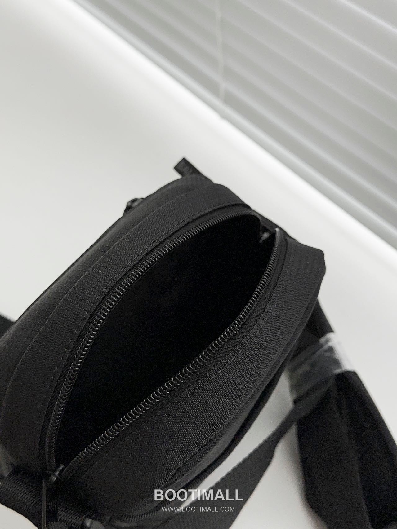 Balenciaga Check Nylon Flap Crossbody Bag 발렌시아가 체크 나일론 플랩 크로스백 21cm 5