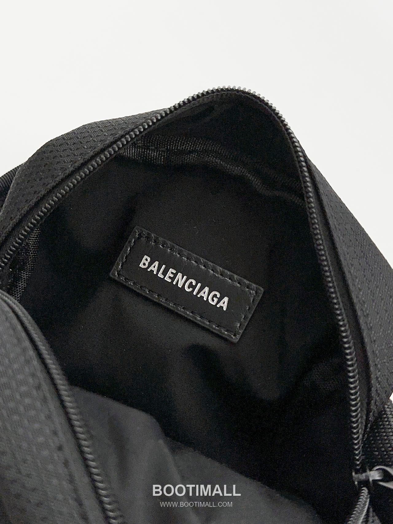 Balenciaga Check Nylon Flap Crossbody Bag 발렌시아가 체크 나일론 플랩 크로스백 21cm 6