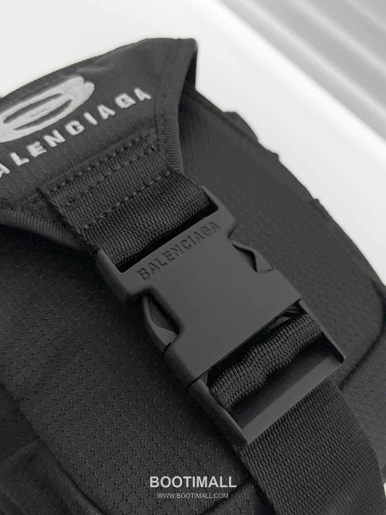 Balenciaga Check Nylon Flap Crossbody Bag 발렌시아가 체크 나일론 플랩 크로스백 21cm 7