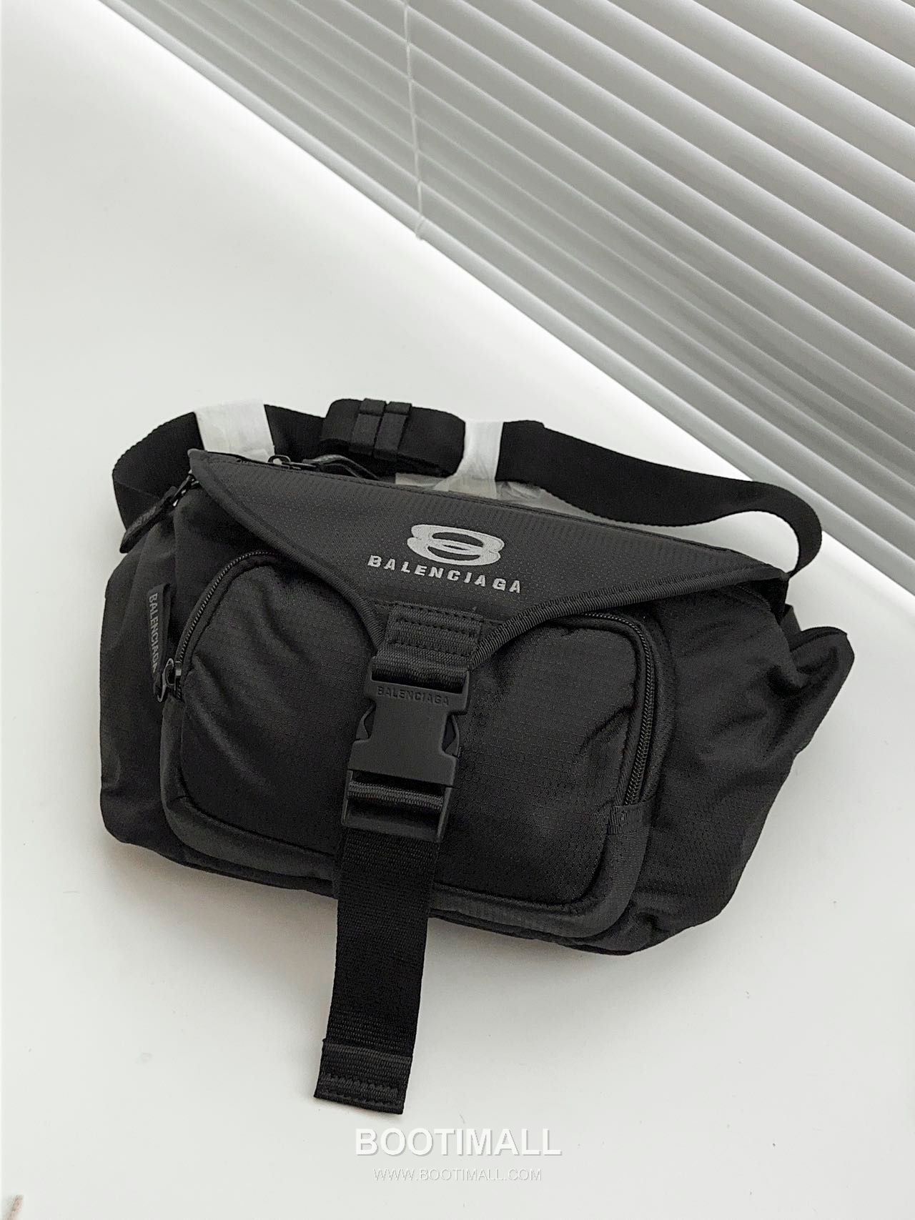 Balenciaga Check Nylon Flap Belt Bag 발렌시아가 체크 나일론 플랩 벨트백 45cm 1