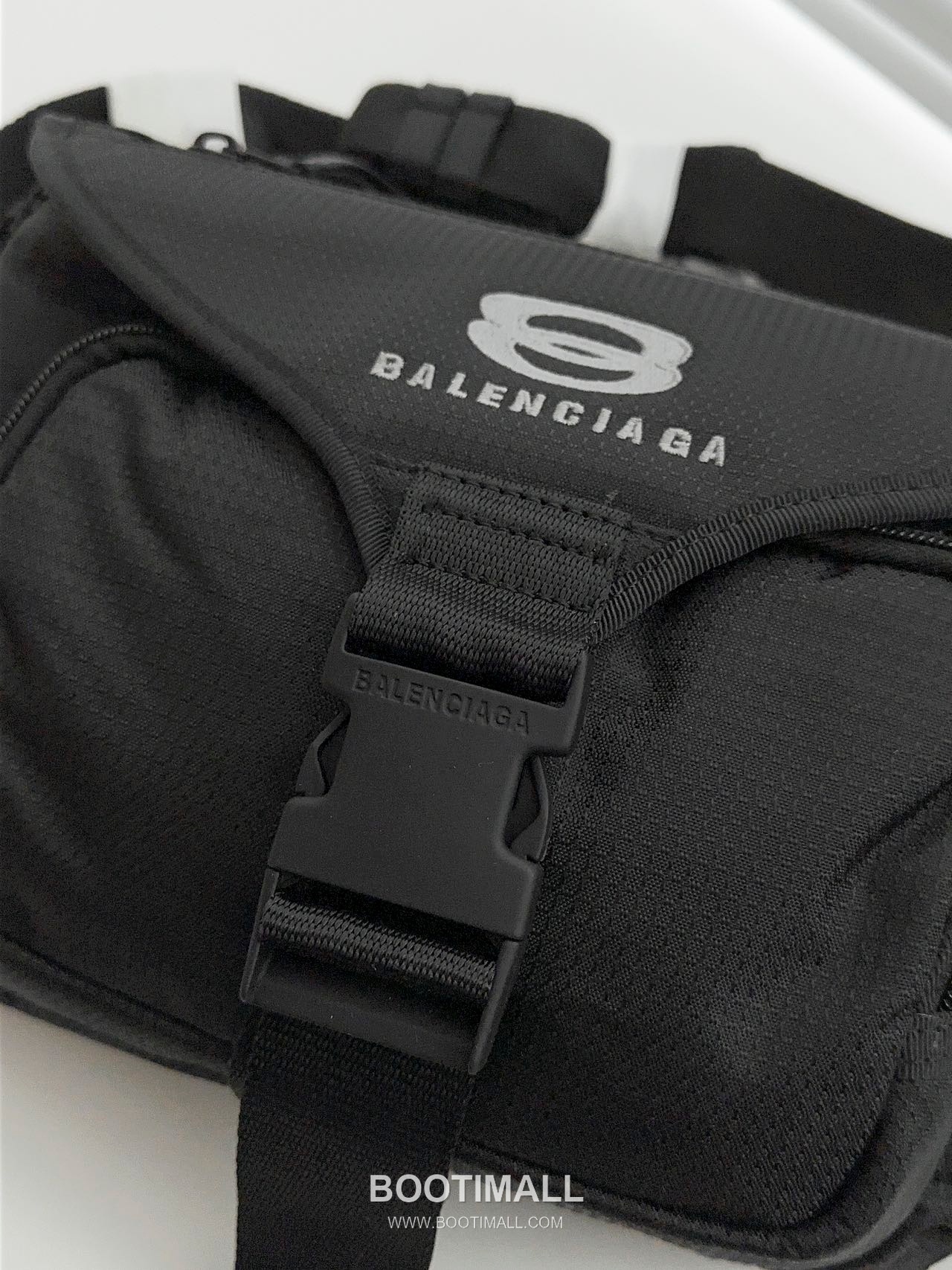 Balenciaga Check Nylon Flap Belt Bag 발렌시아가 체크 나일론 플랩 벨트백 45cm 2