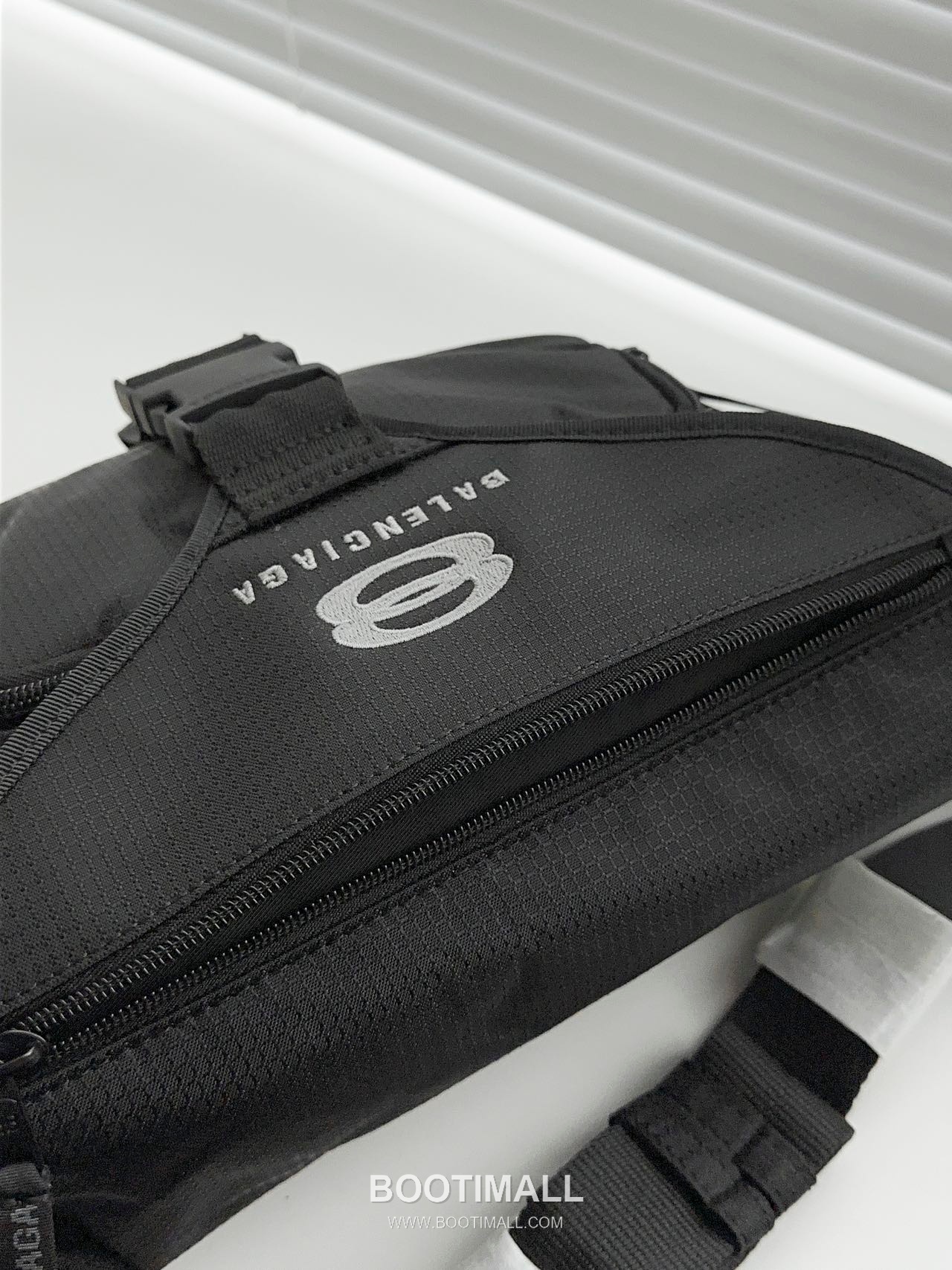 Balenciaga Check Nylon Flap Belt Bag 발렌시아가 체크 나일론 플랩 벨트백 45cm 3