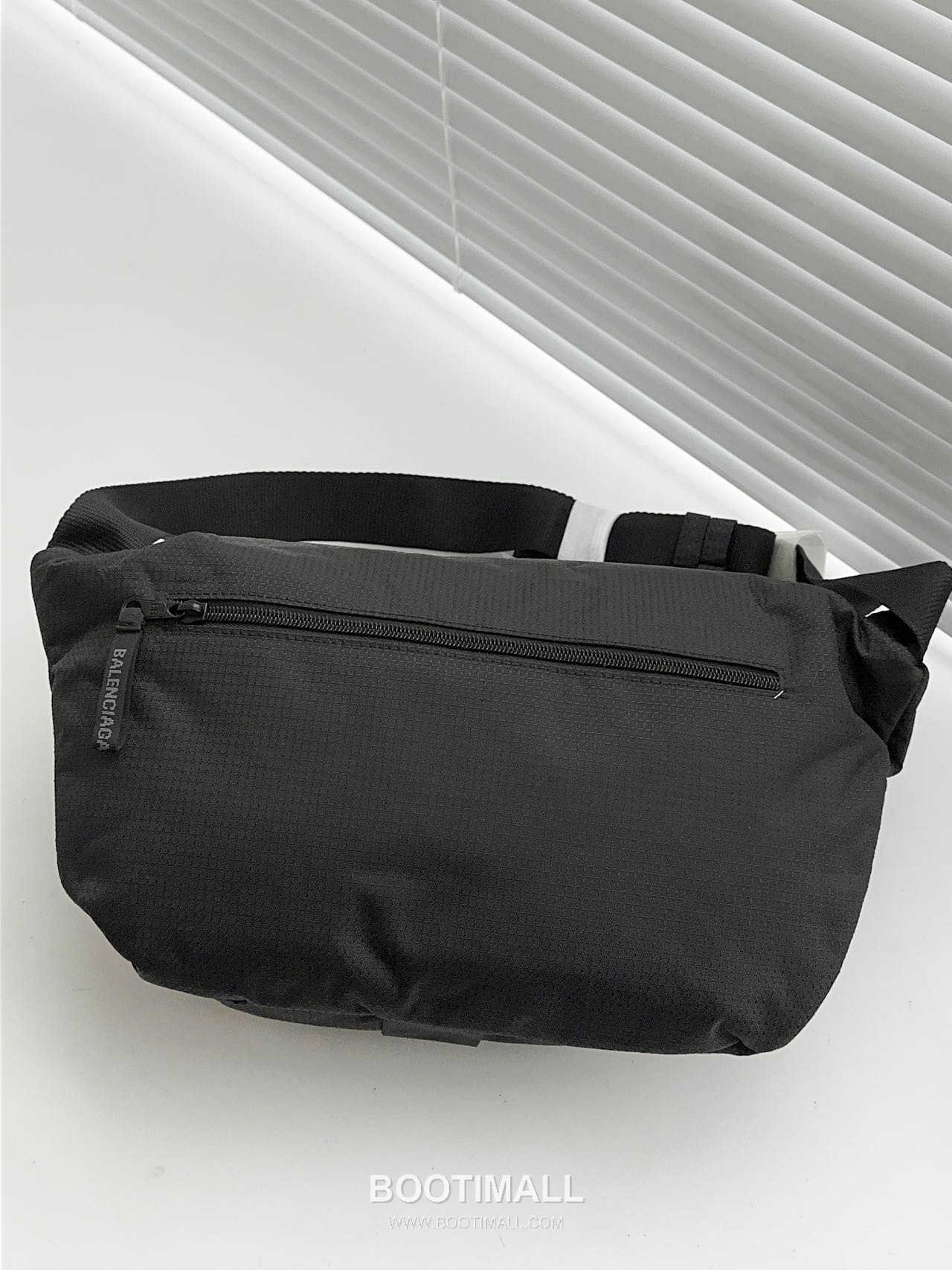 Balenciaga Check Nylon Flap Belt Bag 발렌시아가 체크 나일론 플랩 벨트백 45cm 4