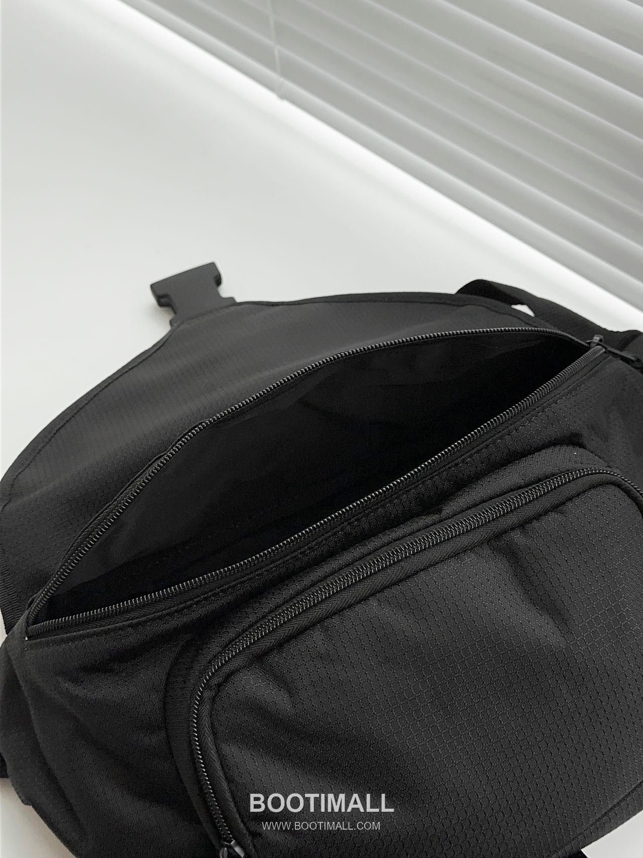 Balenciaga Check Nylon Flap Belt Bag 발렌시아가 체크 나일론 플랩 벨트백 45cm 6