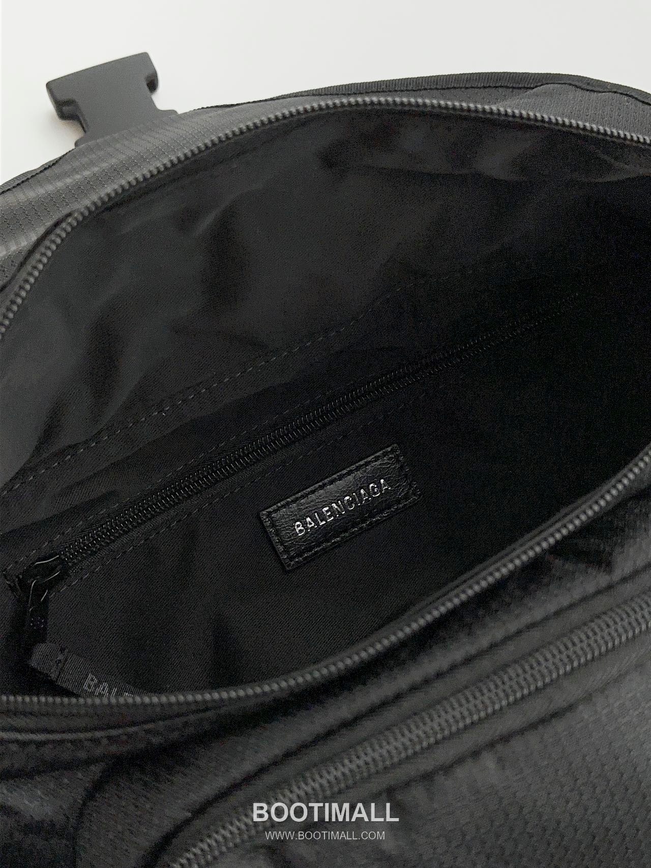 Balenciaga Check Nylon Flap Belt Bag 발렌시아가 체크 나일론 플랩 벨트백 45cm 7
