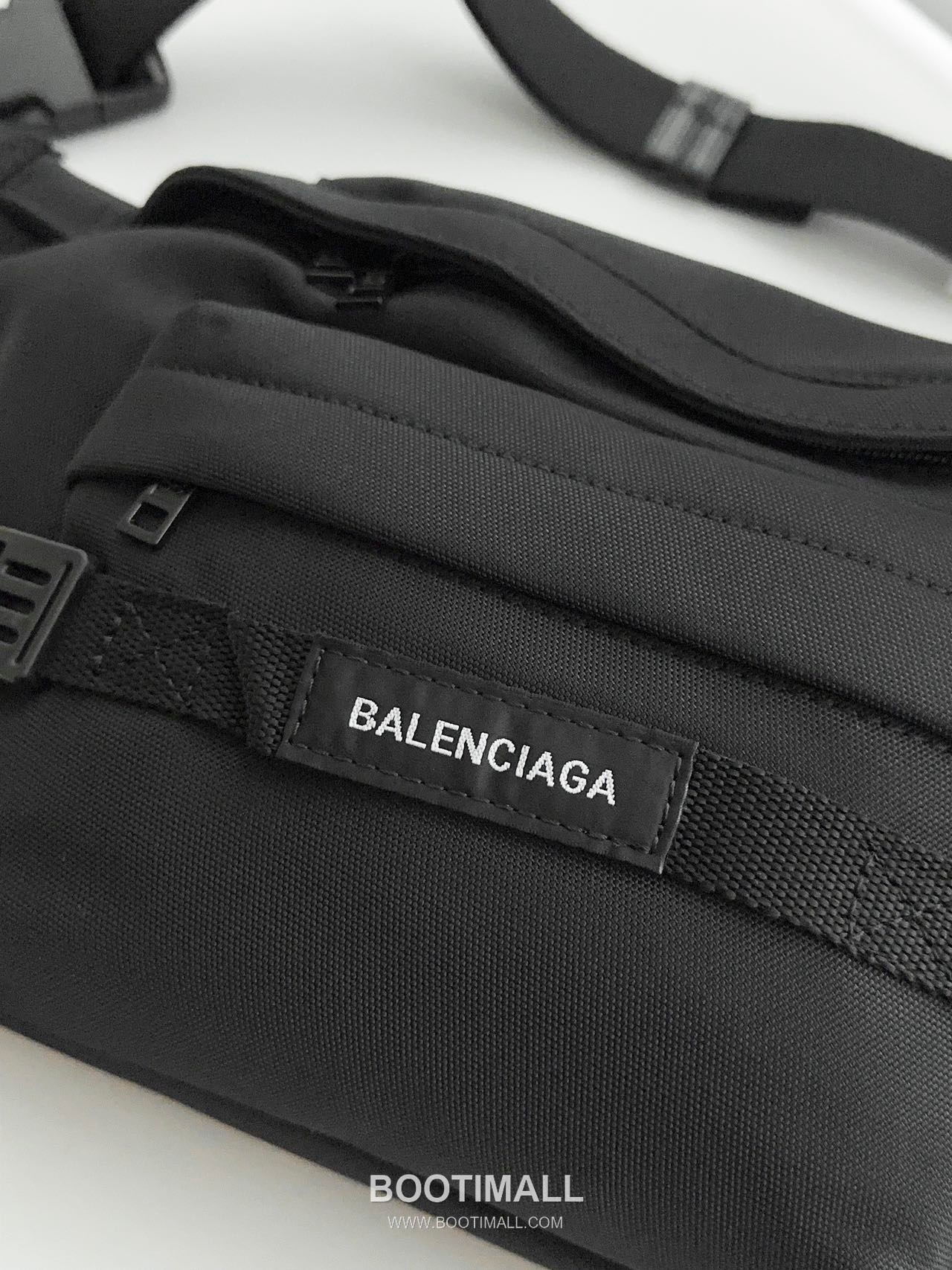 Balenciaga Mountaineering Leather Belt Bag 발렌시아가 마운티어링 가죽 벨트백 26cm 2