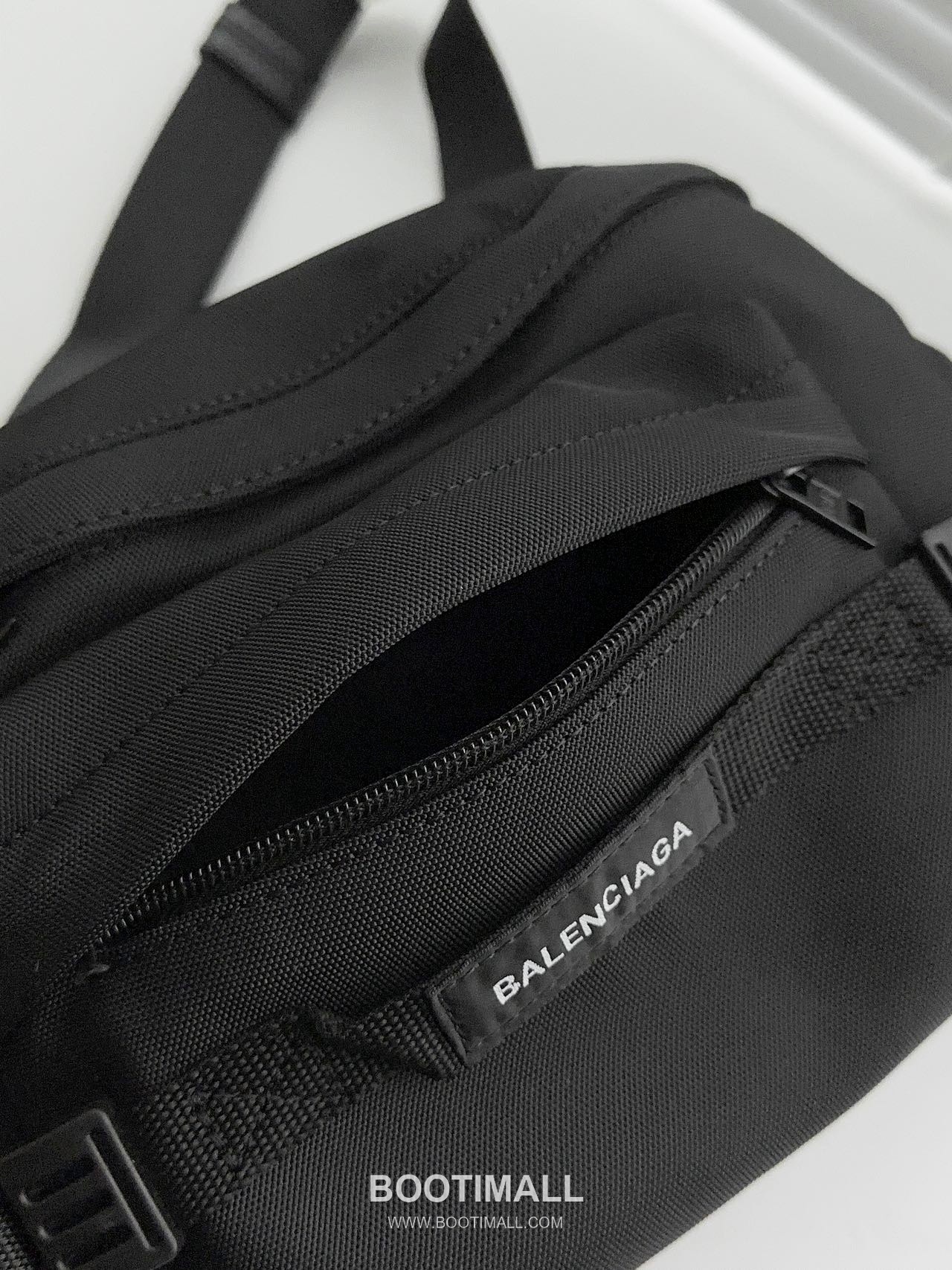 Balenciaga Mountaineering Leather Belt Bag 발렌시아가 마운티어링 가죽 벨트백 26cm 4