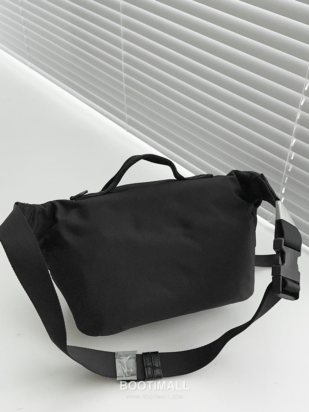 Balenciaga Mountaineering Leather Belt Bag 발렌시아가 마운티어링 가죽 벨트백 26cm 5