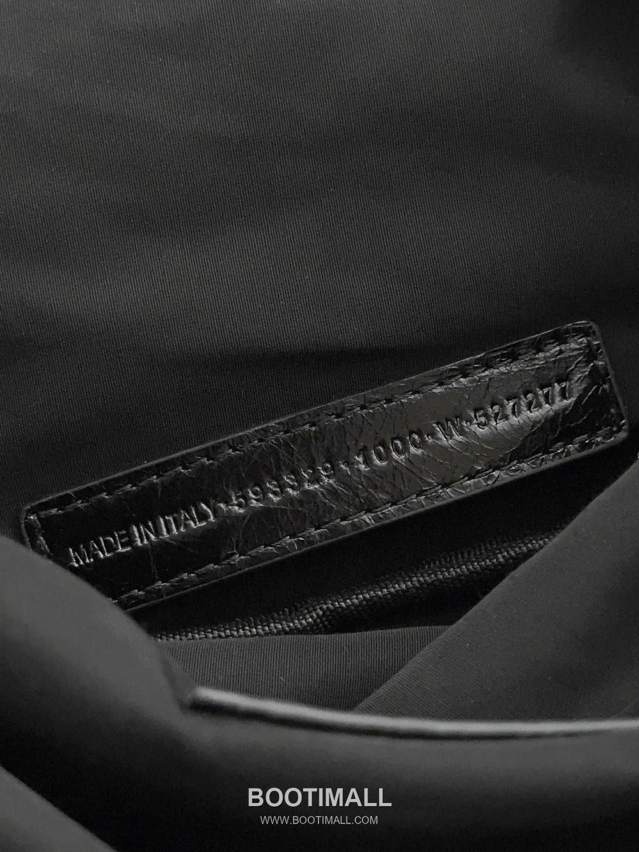 Balenciaga Mountaineering Leather Belt Bag 발렌시아가 마운티어링 가죽 벨트백 26cm 9