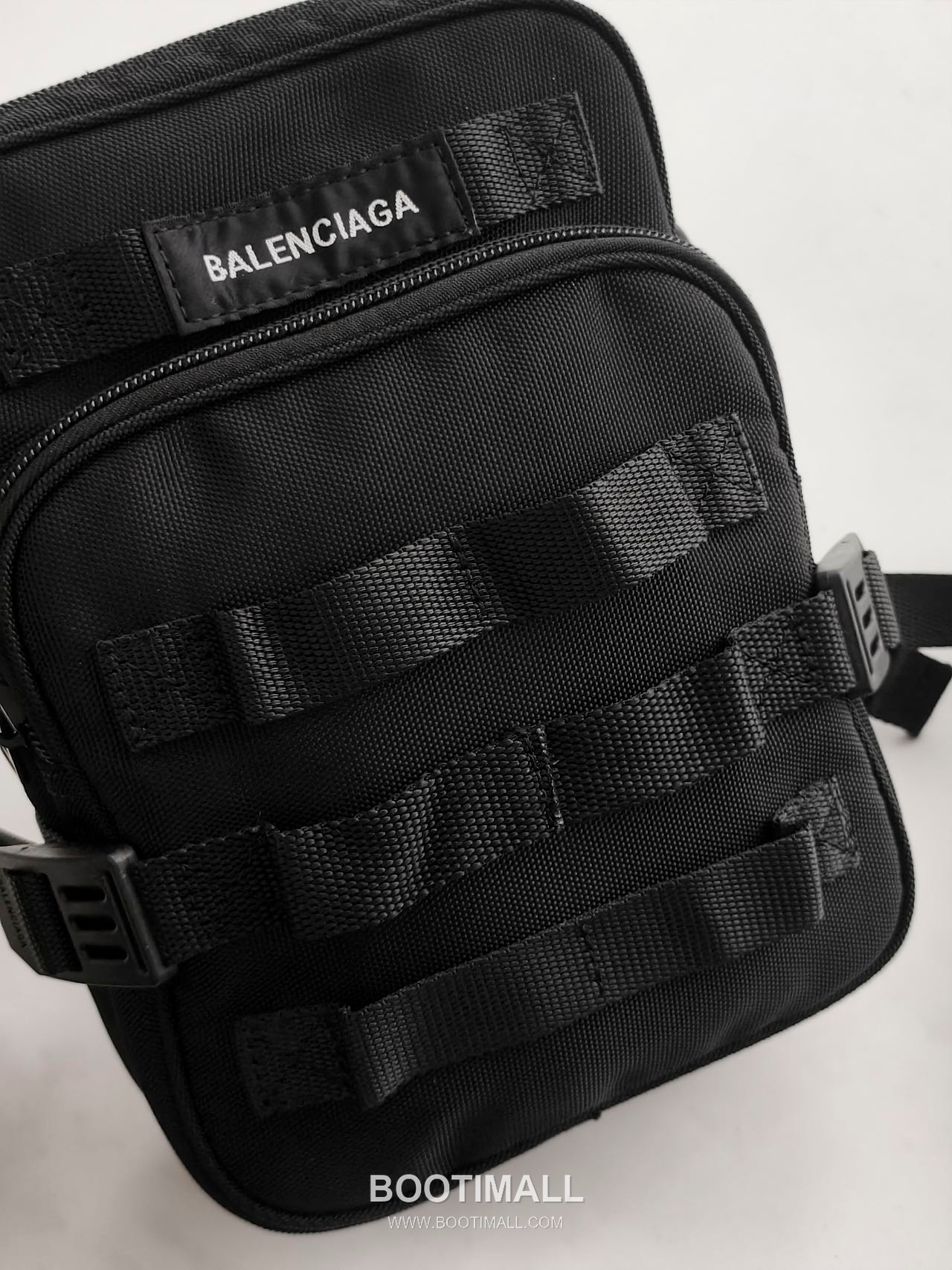 Balenciaga Army Nylon Messenger Bag 발렌시아가 아미 나일론 메신저 크로스백 22.4cm 3