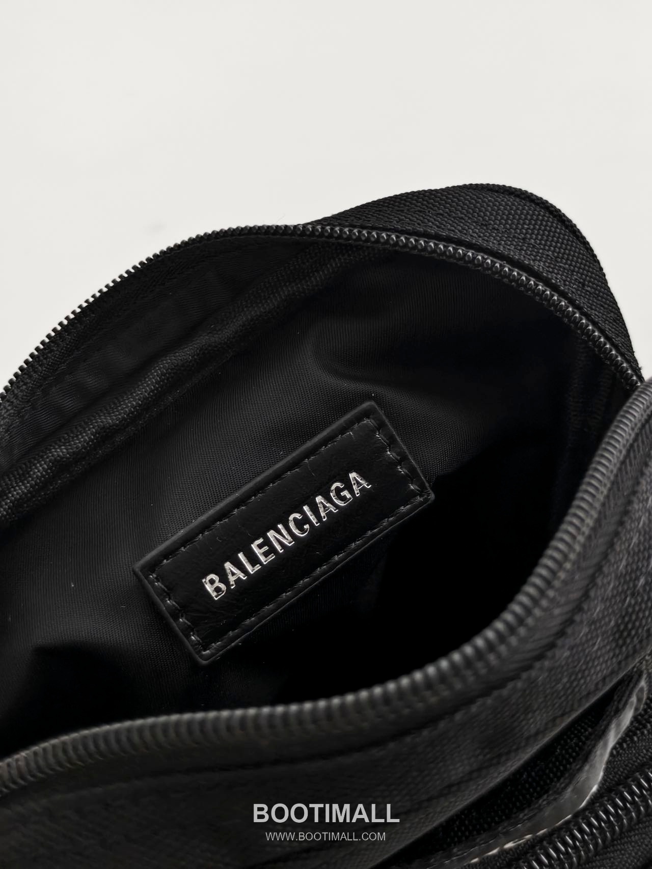 Balenciaga Army Nylon Messenger Bag 발렌시아가 아미 나일론 메신저 크로스백 22.4cm 5
