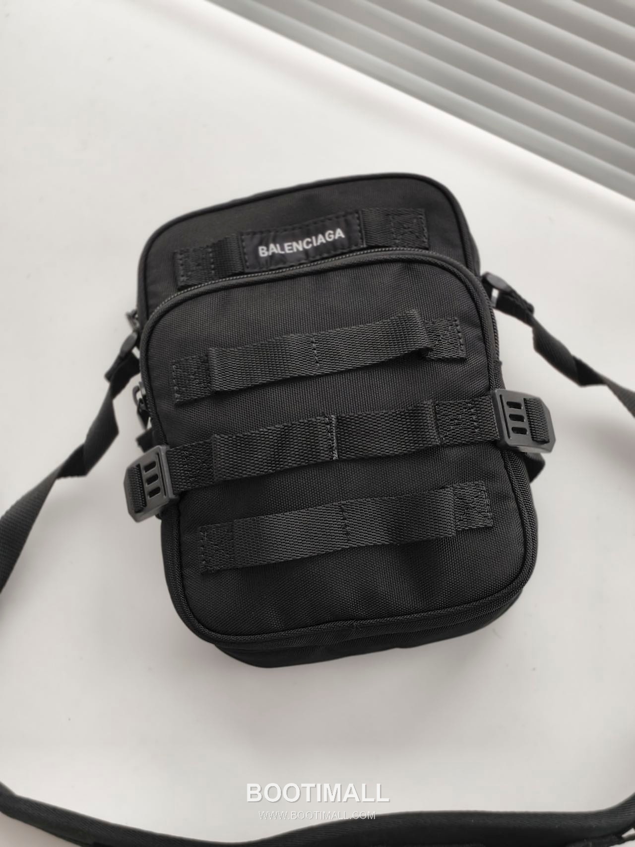 Balenciaga Army Nylon Messenger Bag 발렌시아가 아미 나일론 메신저 크로스백 22.4cm 8