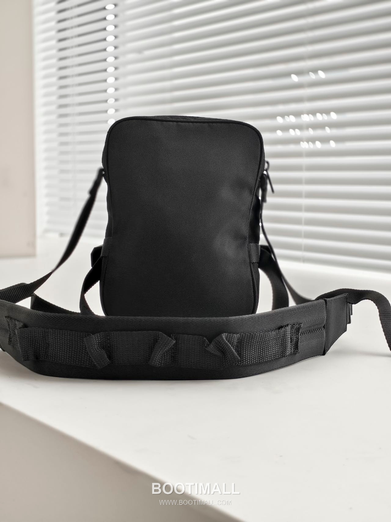 Balenciaga Army Nylon Messenger Bag 발렌시아가 아미 나일론 메신저 크로스백 22.4cm 9