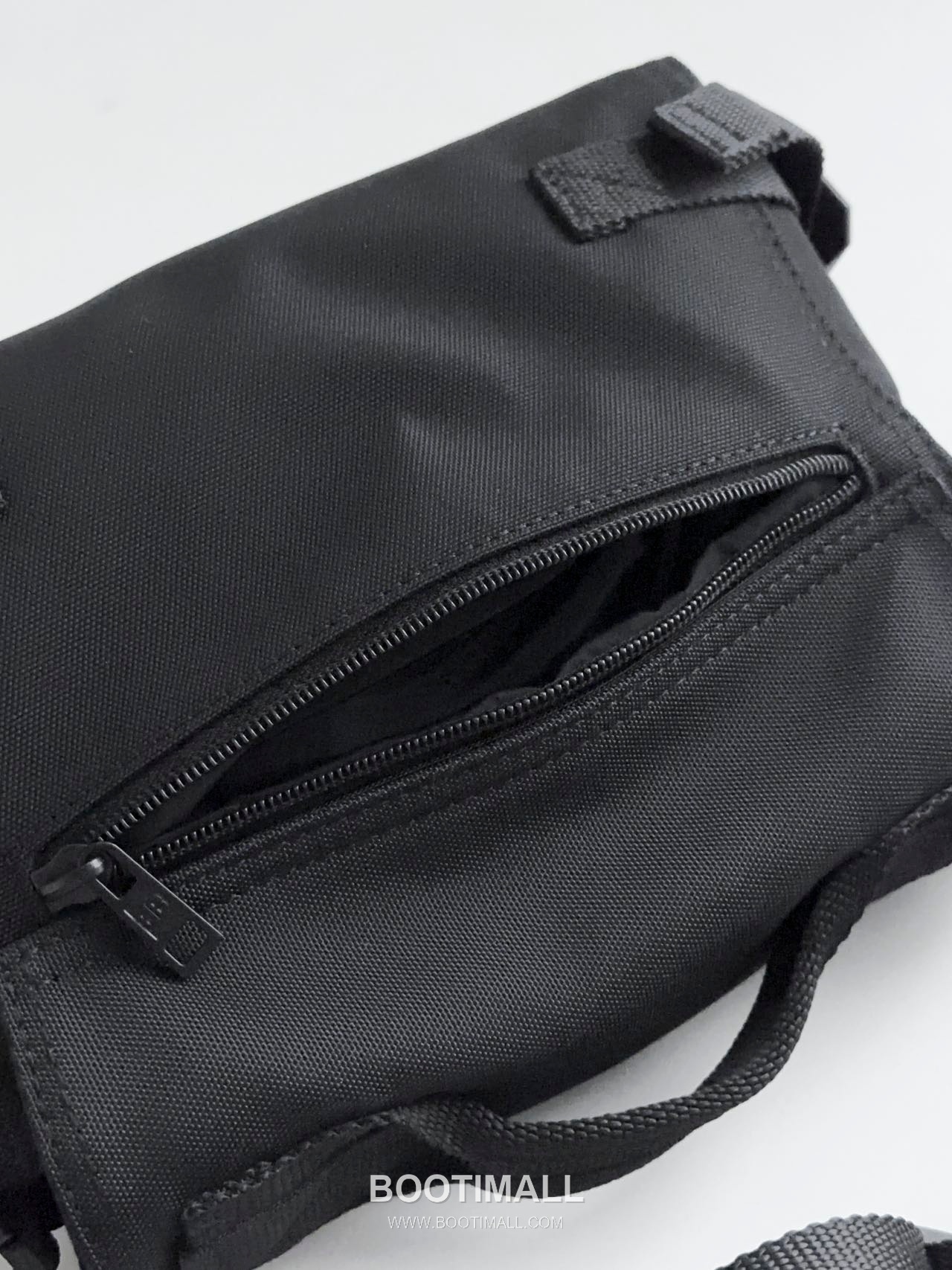 Balenciaga Army Nylon Messenger Bag 발렌시아가 아미 나일론 메신저 크로스백 25cm 5