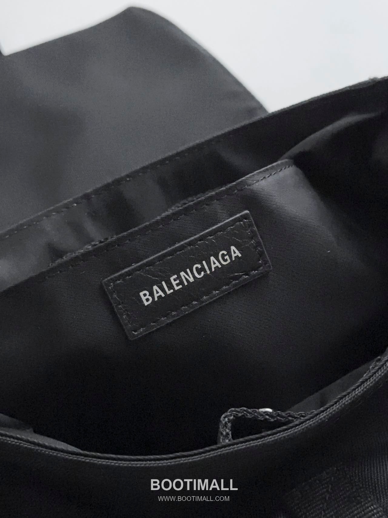 Balenciaga Army Nylon Messenger Bag 발렌시아가 아미 나일론 메신저 크로스백 25cm 7