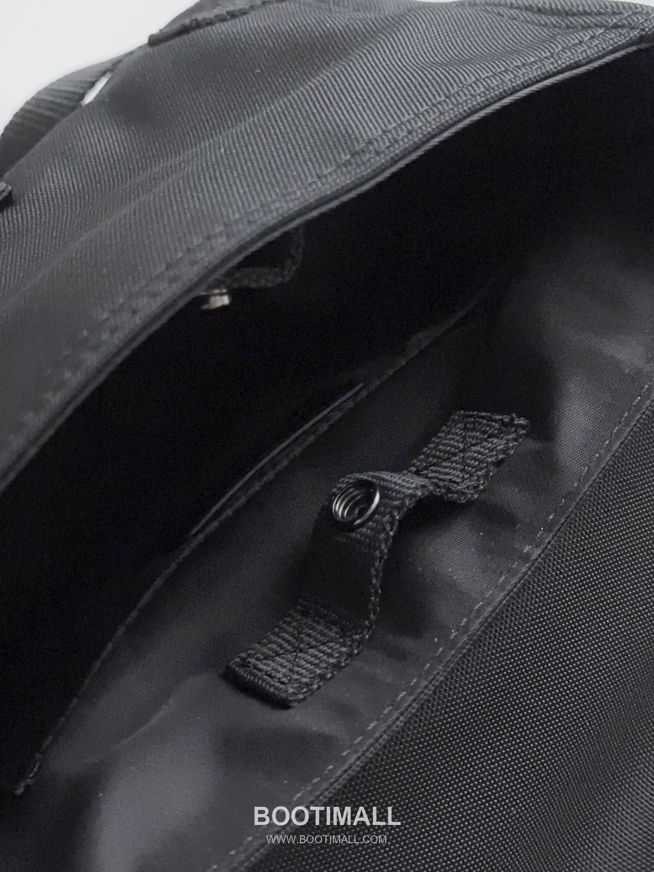 Balenciaga Army Nylon Messenger Bag 발렌시아가 아미 나일론 메신저 크로스백 25cm 9