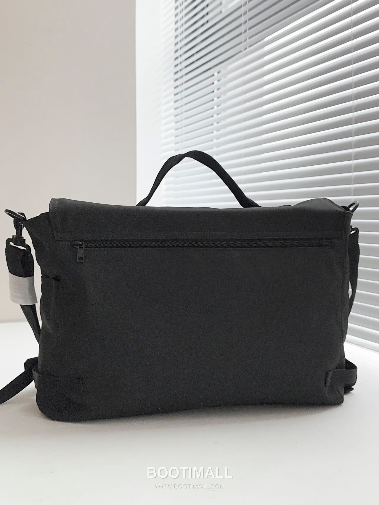 Balenciaga Army Nylon Messenger Bag 발렌시아가 아미 나일론 메신저 크로스백 41cm 2
