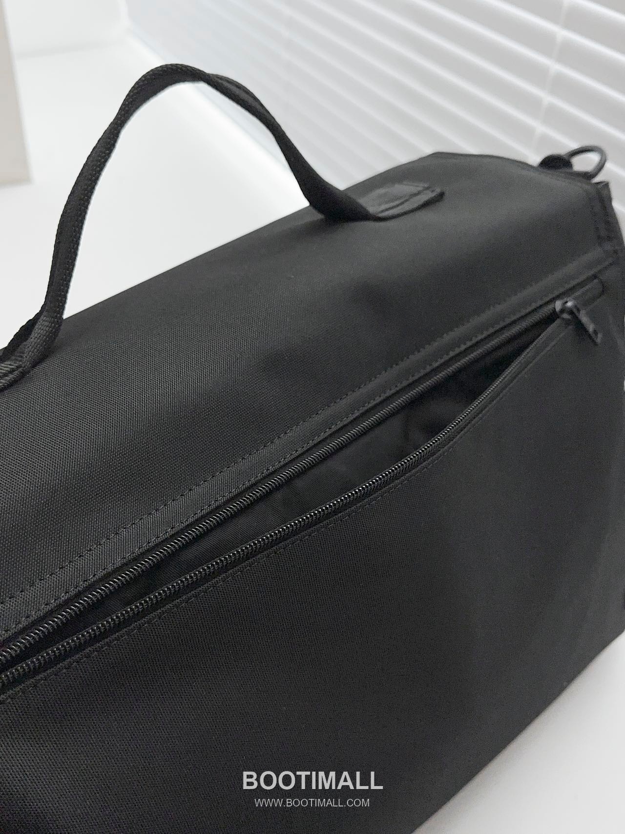 Balenciaga Army Nylon Messenger Bag 발렌시아가 아미 나일론 메신저 크로스백 41cm 4