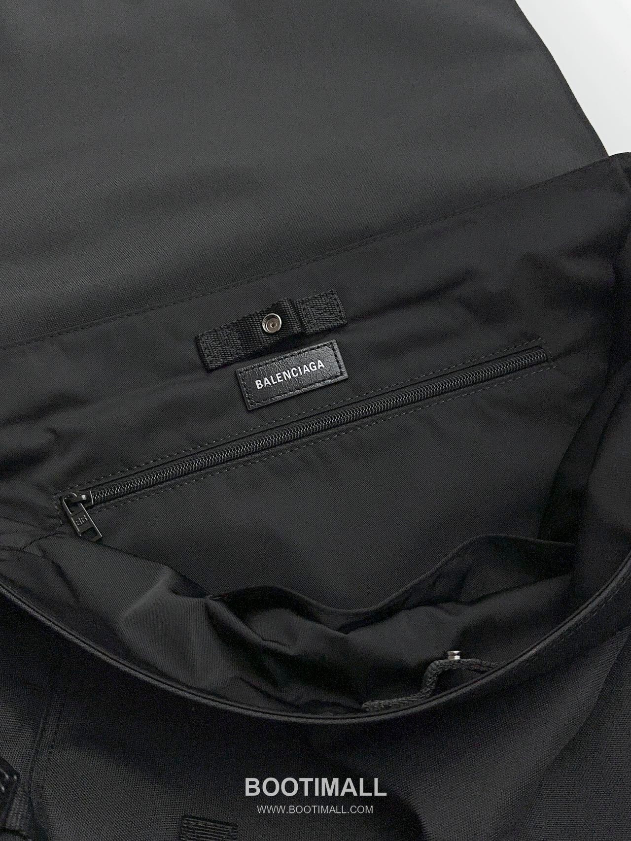 Balenciaga Army Nylon Messenger Bag 발렌시아가 아미 나일론 메신저 크로스백 41cm 6