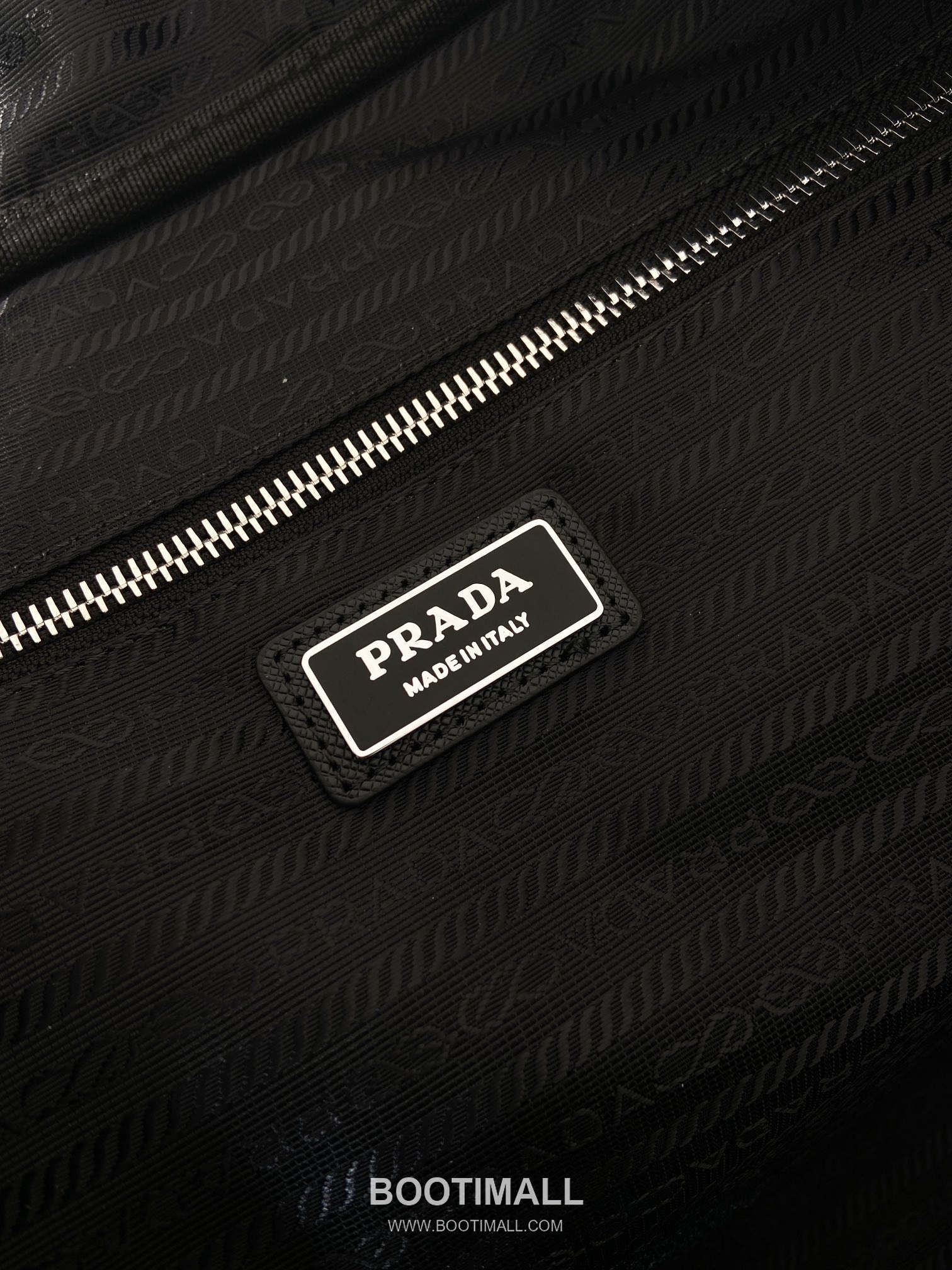 Prada Nylon Travel Bag 2VC042 프라다 나일론 사피아노 가죽 트리밍 트래블백 45cm 9