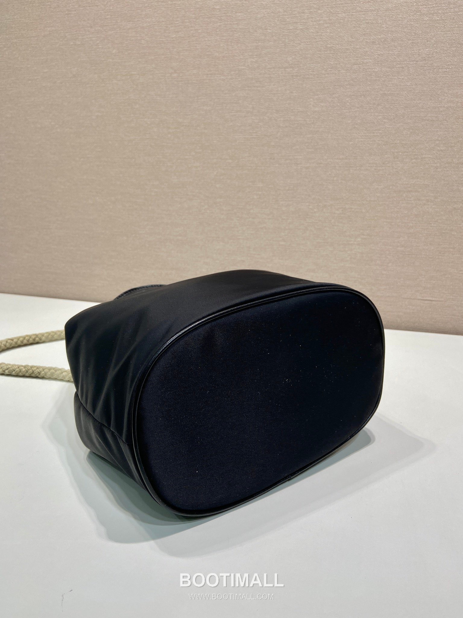 Prada Re-Nylon Bucket Bag 1BE082 프라다 리나일론 카프스킨 트리밍 버킷백 28cm 6