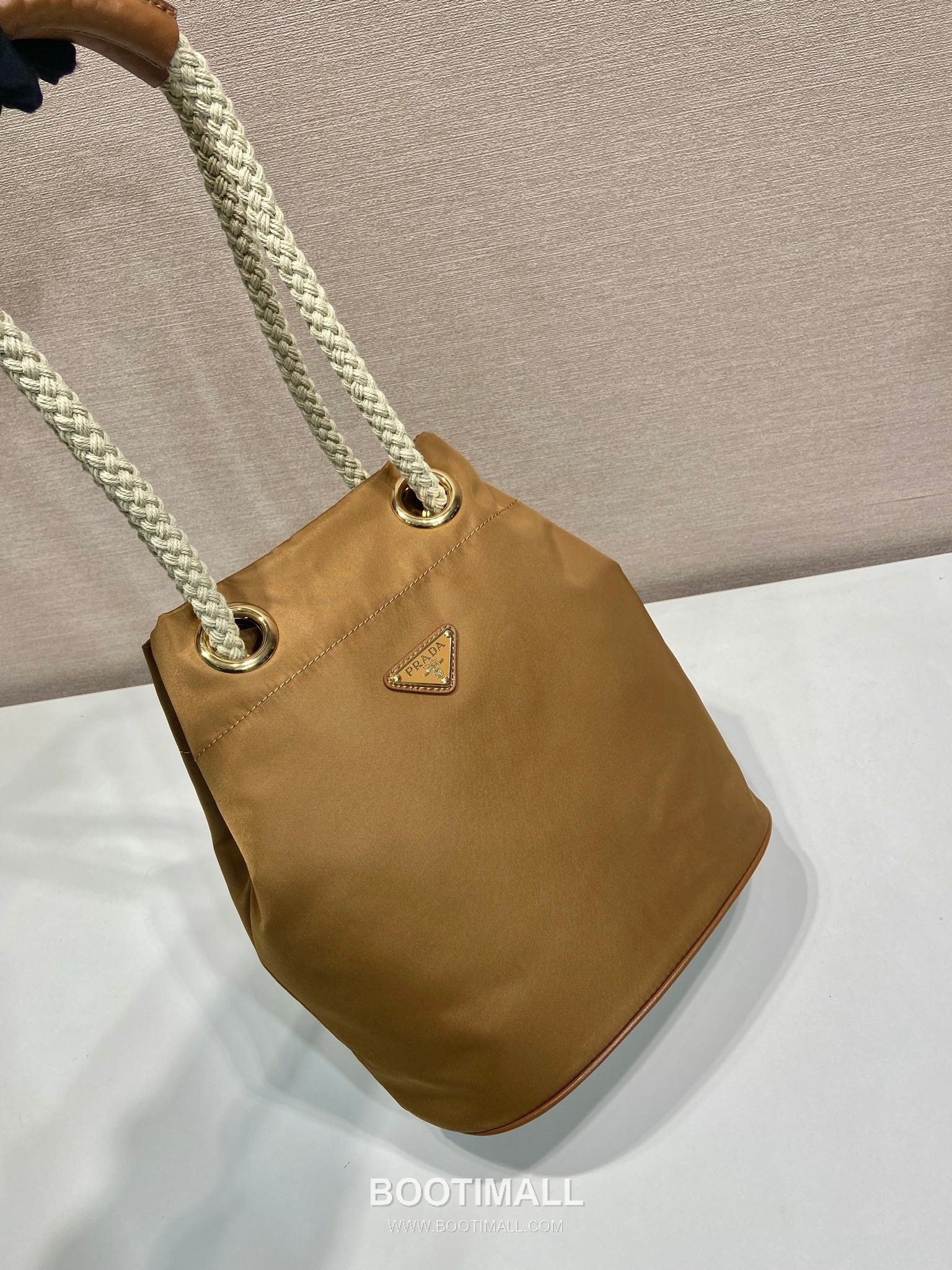 Prada Re-Nylon Bucket Bag 1BE082 프라다 리나일론 카프스킨 트리밍 버킷백 28cm 2