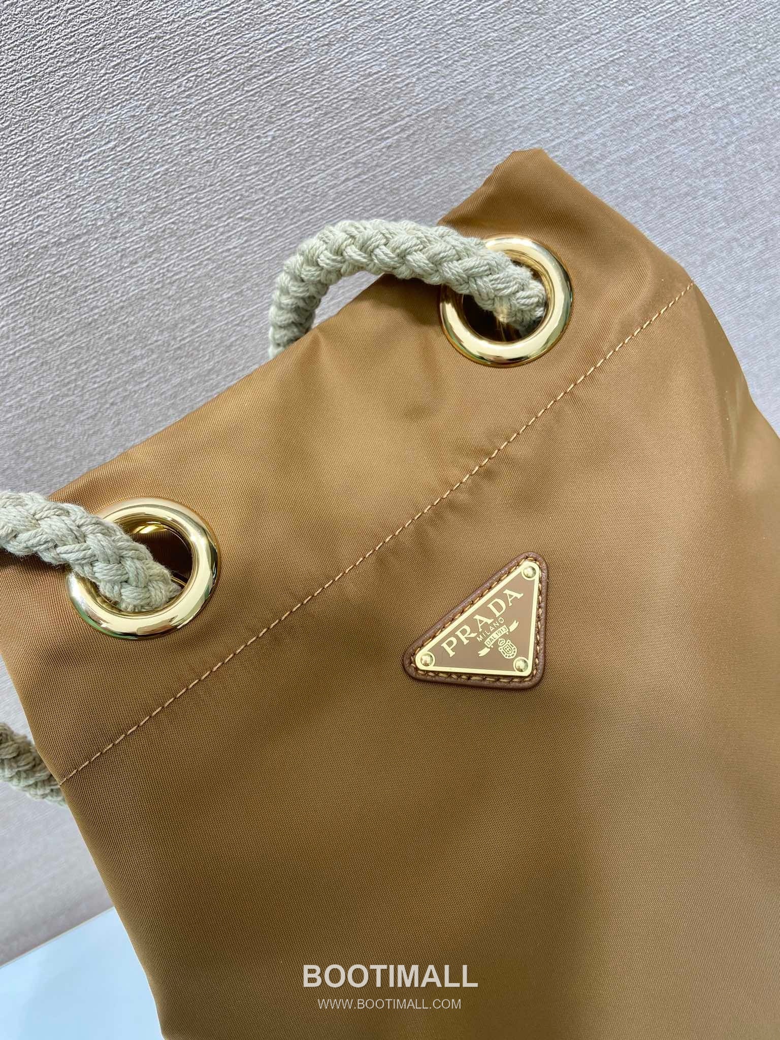Prada Re-Nylon Bucket Bag 1BE082 프라다 리나일론 카프스킨 트리밍 버킷백 28cm 9