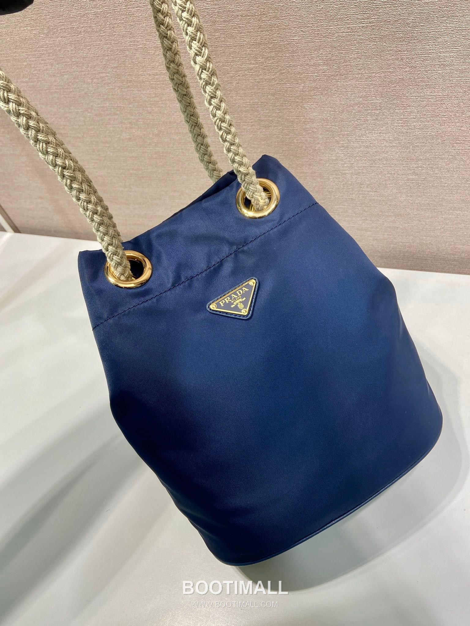 Prada Re-Nylon Bucket Bag 1BE082 프라다 리나일론 카프스킨 트리밍 버킷백 28cm 2