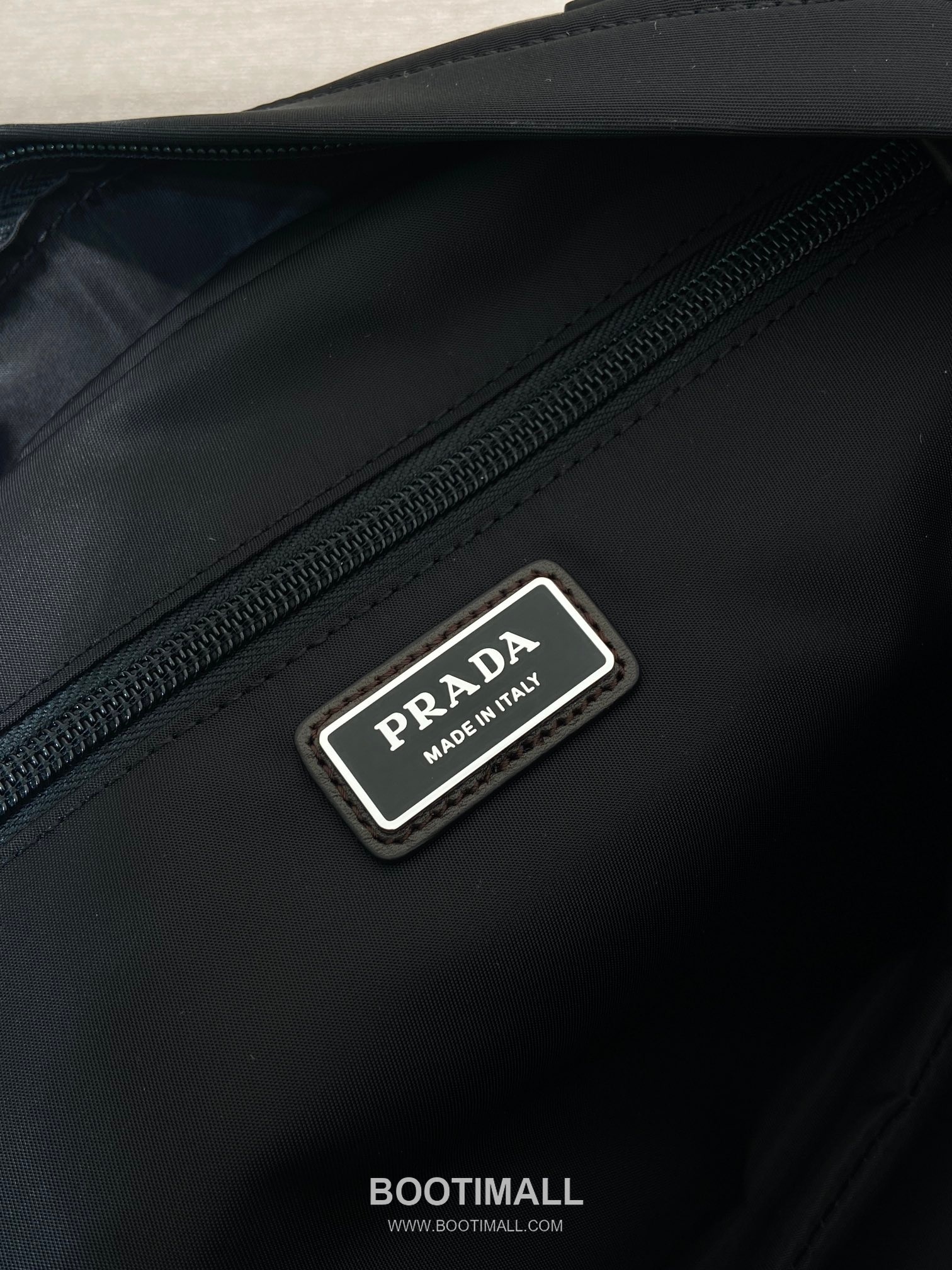 Prada Re-Nylon Messenger Bag 2VH201 프라다 리나일론 사피아노 가죽 트리밍 메신저백 30cm 9