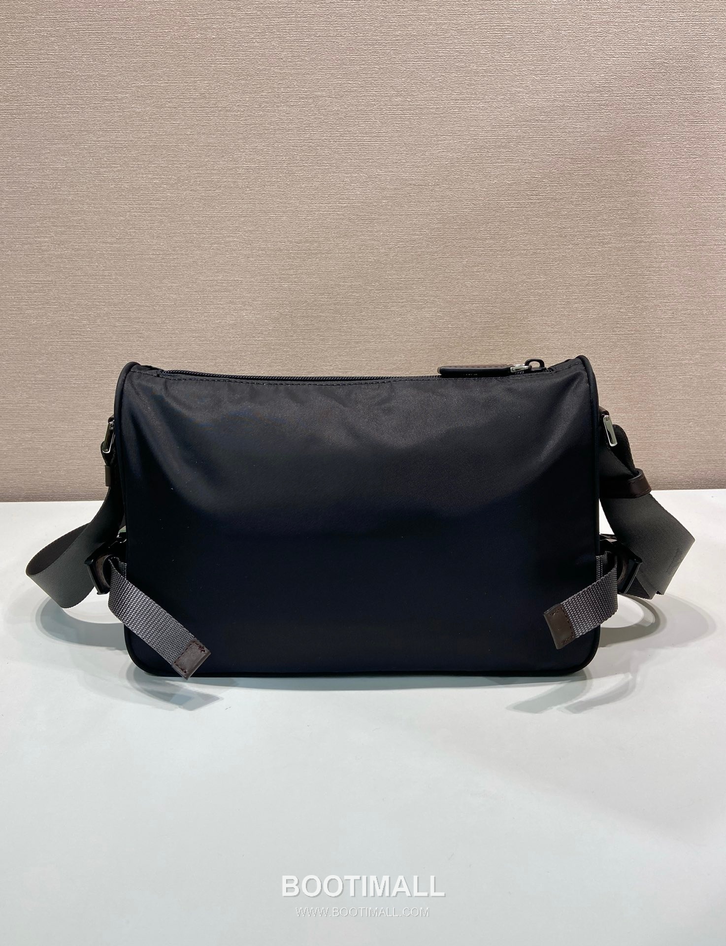 Prada Re-Nylon Messenger Bag 2VH192 프라다 리나일론 가죽 트리밍 메신저백 28cm 4