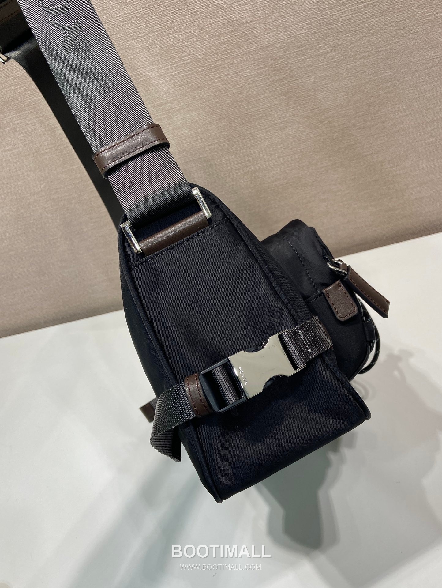 Prada Re-Nylon Messenger Bag 2VH192 프라다 리나일론 가죽 트리밍 메신저백 28cm 5