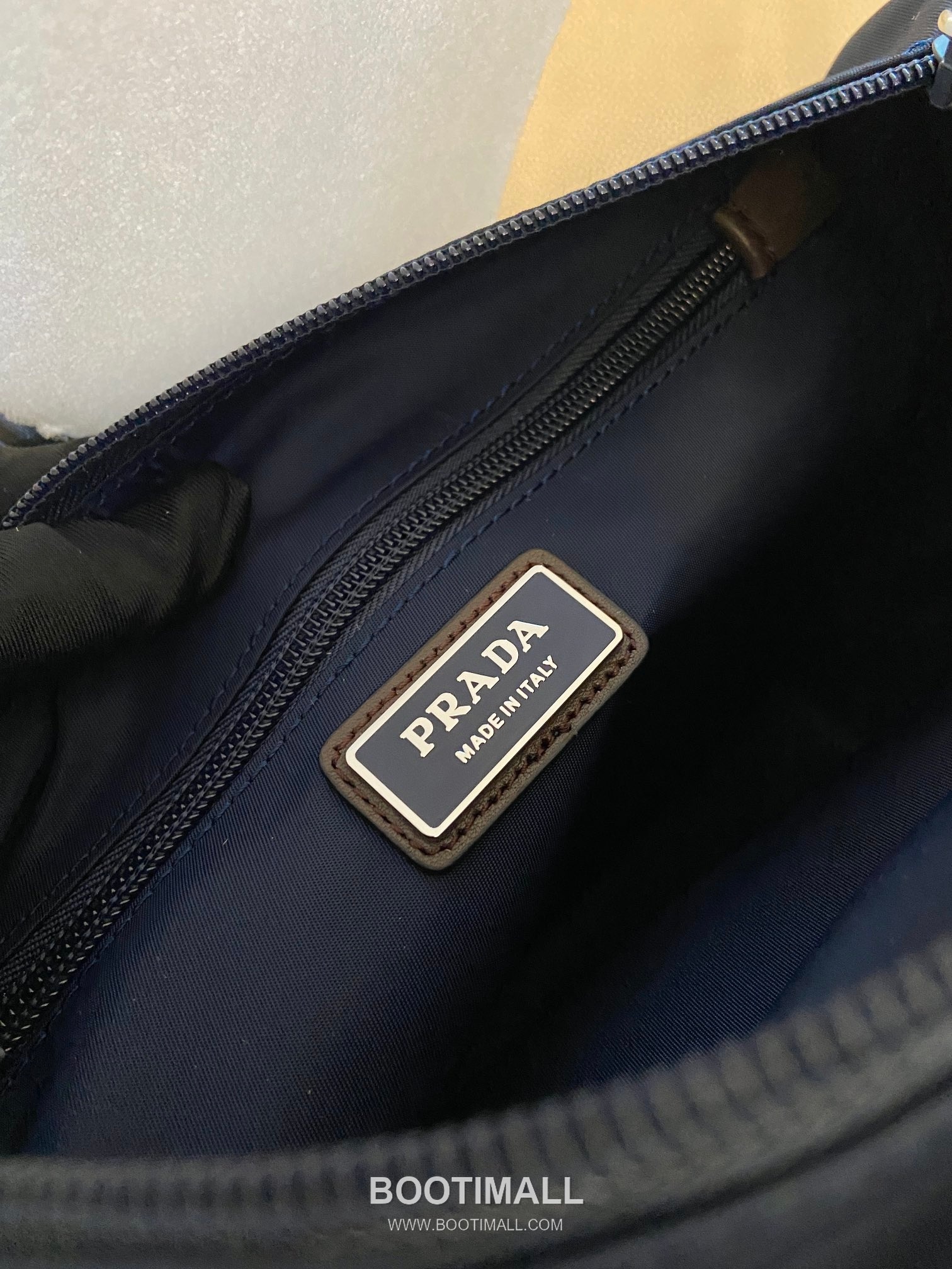 Prada Re-Nylon Messenger Bag 2VH192 프라다 리나일론 가죽 트리밍 메신저백 28cm 9