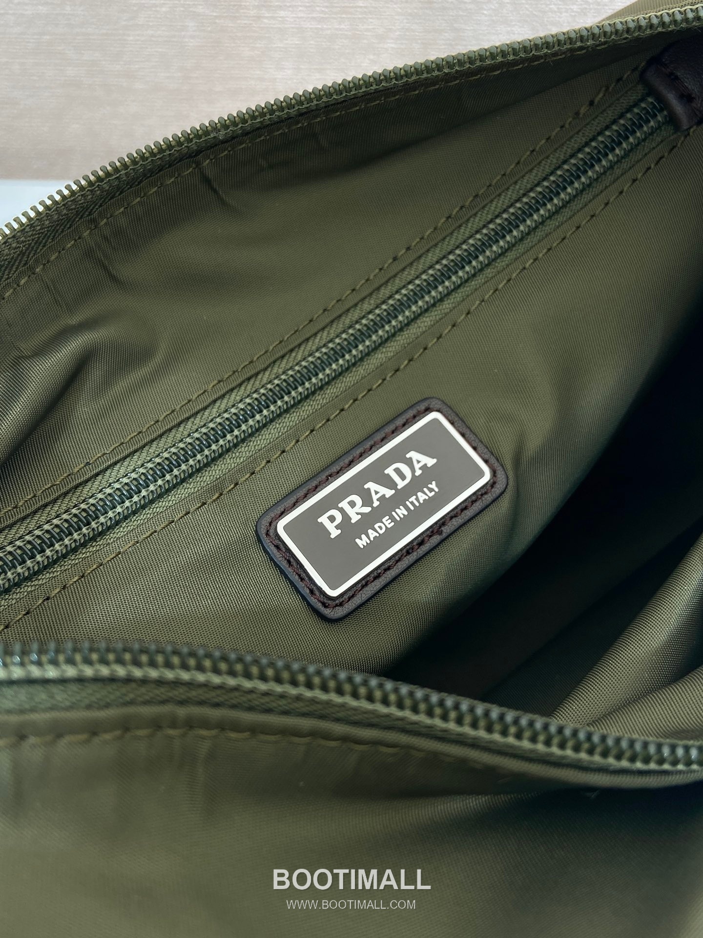 Prada Re-Nylon Messenger Bag 2VH192 프라다 리나일론 가죽 트리밍 메신저백 28cm 9