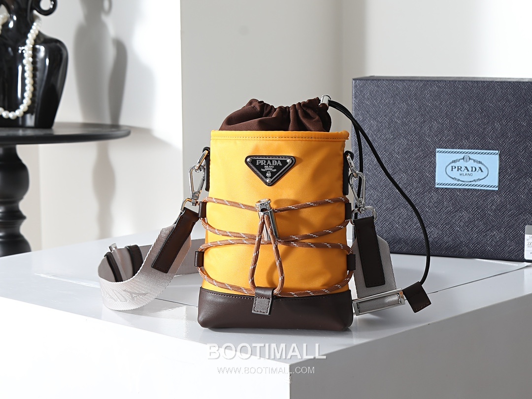 Prada Re-Nylon Smartphone Pouch 2ZT079 프라다 리나일론 가죽 트리밍 스마트폰 파우치 크로스백 18cm 5